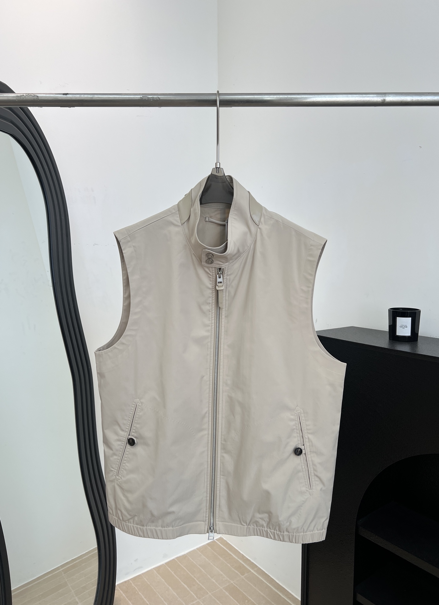 NO:758331,Men's TOM FORD TF spring and summer new model, Solona three-proof stand-up collar vest, stand-up collar design, neat windproof, placket with double No. 5 zippers, outer fabric made of DuPont Solona fiber, surface treated with three-proof treatment, casual fit, size S M L XL XXL,, tom ford, tom ford,19860909男款TOM FORD TF 春夏新款 索罗娜三防立领马甲、立领设计利落防风、门襟配双开5号拉链、外层面料采用杜邦索罗娜纤维、表面经三防处理、休闲版型 码数S M L XL XXL,,tom ford,tom ford,,Women's clothing