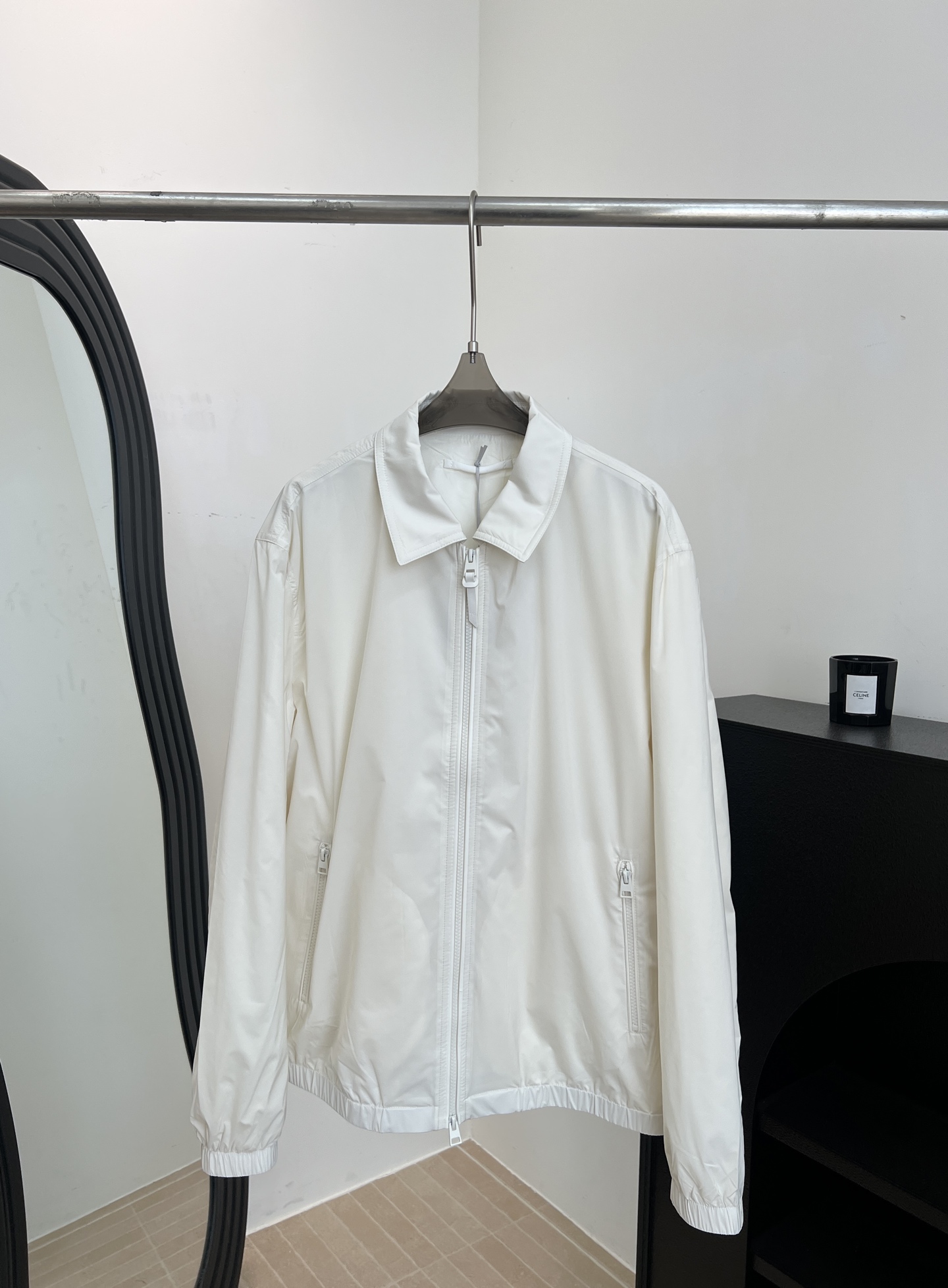 NO:758297,Men's TOM FORD TF spring and summer new style, classic jacket with lapel, made of Salona T400 fabric, delicate and soft to the touch, elastic cuffs and hem, textured leather splicing at the placket, classic TF leather pull tab embellishment, casual fit, size S M L XL XXL,, tom ford, tom ford, jackets & coats, jackets & coats,19860909男款TOM FORD TF 春夏新款 翻领经典夹克外套、采用的索罗娜T400面料、触感细腻柔软、松紧袖口与下摆、门襟处拼接质感皮革、经典TF皮质拉袢点缀、休闲版型 码数S M L XL XXL,,tom ford,tom ford,jackets & coats,jackets & coats,,Women's clothing