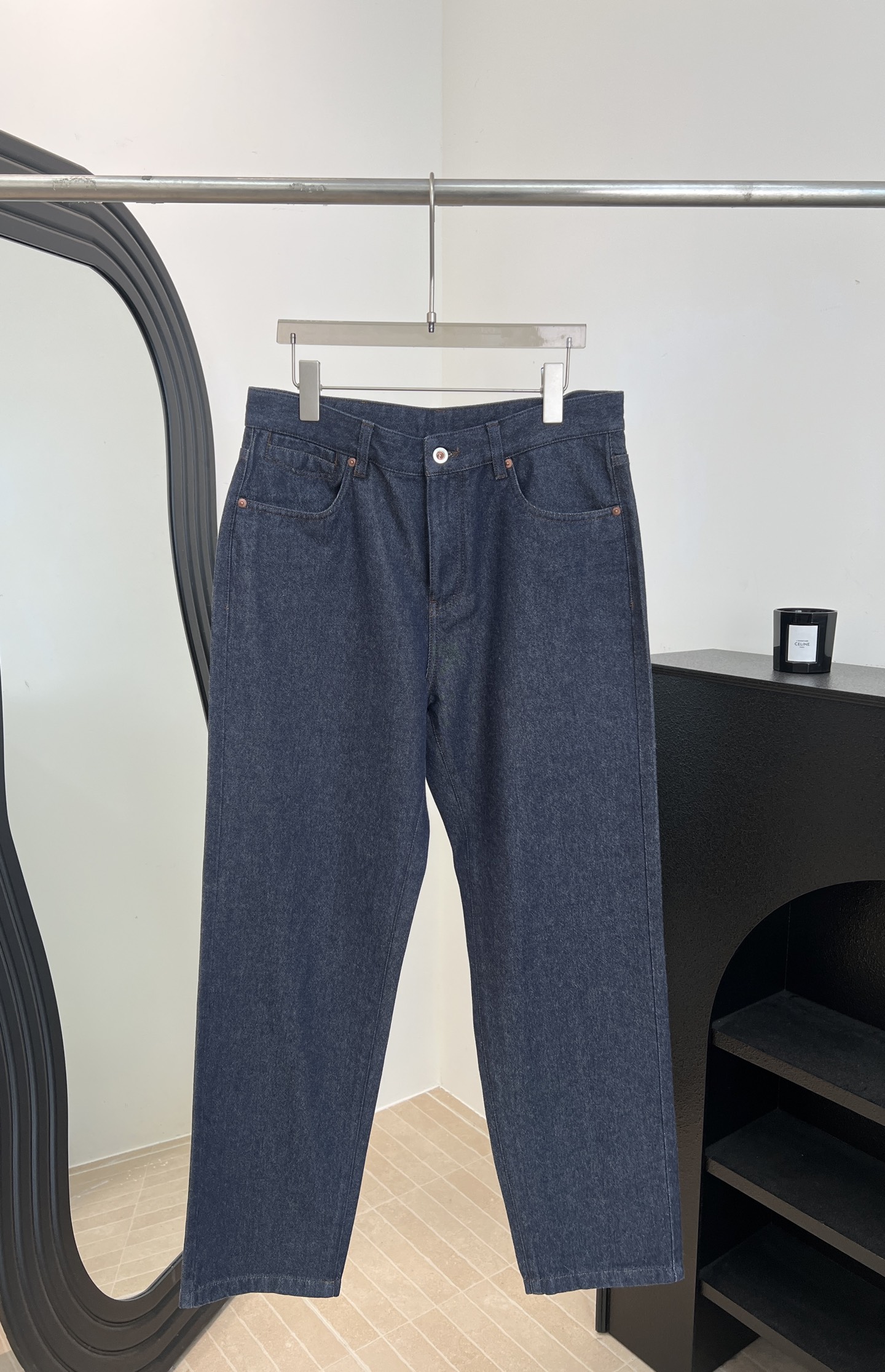 NO:758302,Men's Loro Piana LP spring and summer new style dark blue straight jeans, made of high-quality denim fabric, high-waisted straight design, modified leg shape, leather tag on the back, casual fit, size S M L XLXXL,,loro piana,loro piana,jeans,19860909男款Loro Piana LP 春夏新款 深蓝色直筒牛仔裤、采用高品质丹宁面料、高腰直筒设计、修饰腿型、后要有皮牌、休闲版型 码数S M L XLXXL,,loro piana,loro piana,jeans,,Women's clothing