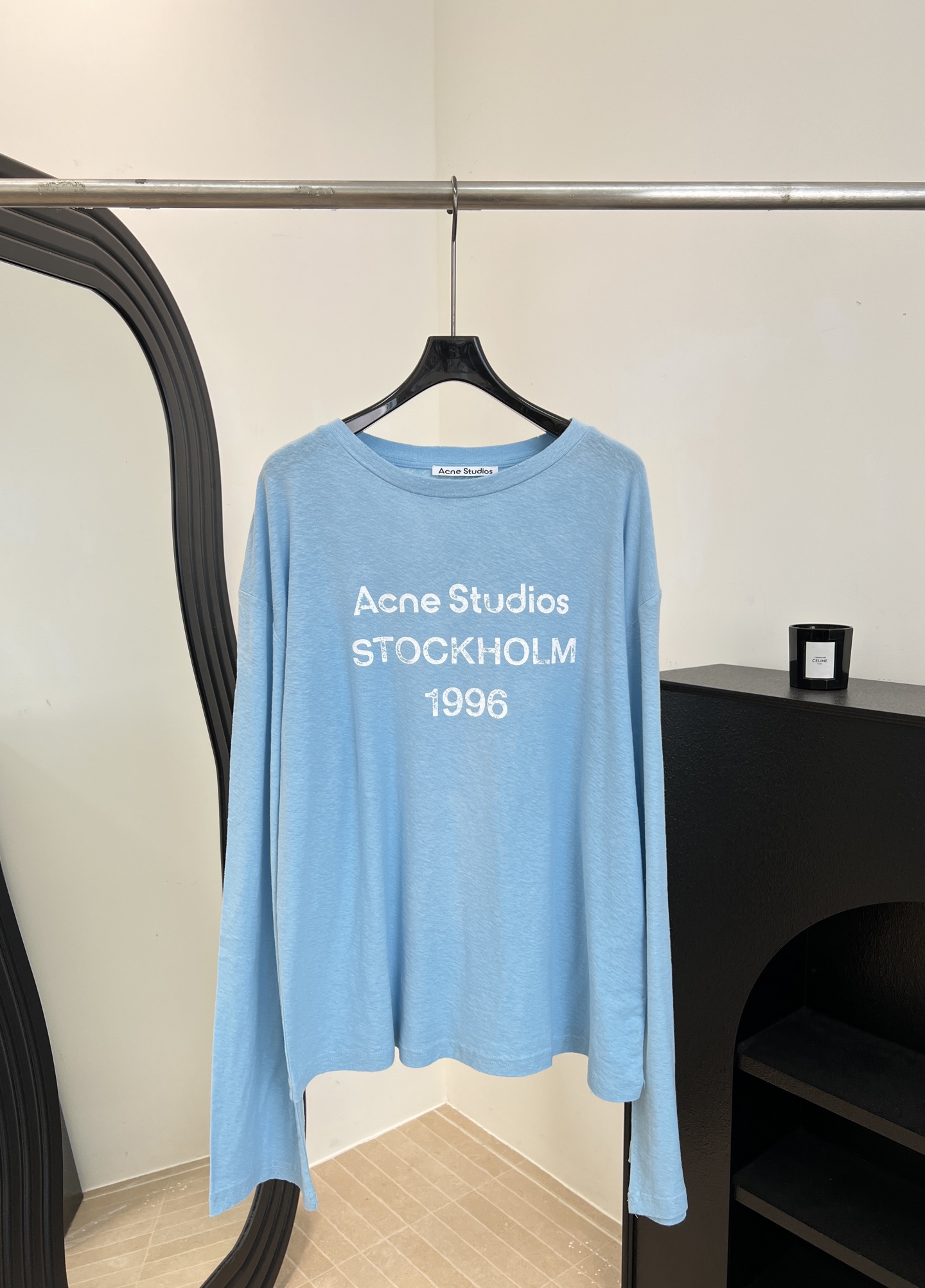 NO:759711,Acne Studios spring and summer new style 1996 inkjet retro distressed long-sleeved T-shirt, decorated with Acne Studios 1996 logo pattern, using retro inkjet pattern design, 15 linen + 85 cotton, very comfortable, soft and breathable, comfortable and lazy style, loose fit, same size for men and women, size S M L,,acne studios,dior,tees,t-shirt,19860909Acne Studios 春夏新款 1996喷绘复古做旧脏脏长袖T恤、饰有 Acne Studios 1996 徽标图案、采用复古喷绘图案设计、15亚麻+85棉非常舒服柔软透气、舒适慵懒风、宽松版型、男女同款 码数S M L,,acne studios,dior,tees，t-shirt,,Women's clothing