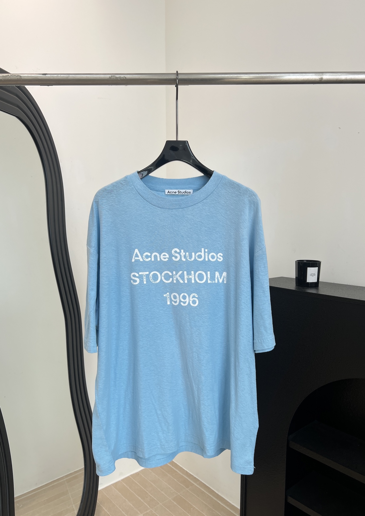 NO:806355,Acne Studios spring and summer new style 1996 inkjet retro distressed short-sleeved T-shirt, decorated with Acne Studios 1996 logo pattern, designed with retro inkjet pattern, 15 linen + 85 cotton, very comfortable, soft and breathable, comfortable and lazy style, loose fit, same size for men and women, size S M L,,acne studios,dior,T-shirt,tees,t-shirt,19860909Acne Studios 春夏新款 1996喷绘复古做旧脏脏短袖T恤、饰有 Acne Studios 1996 徽标图案、采用复古喷绘图案设计、15亚麻+85棉非常舒服柔软透气、舒适慵懒风、宽松版型、男女同款 码数S M L,,acne studios,dior,T-shirt,tees，t-shirt,,Women's clothing