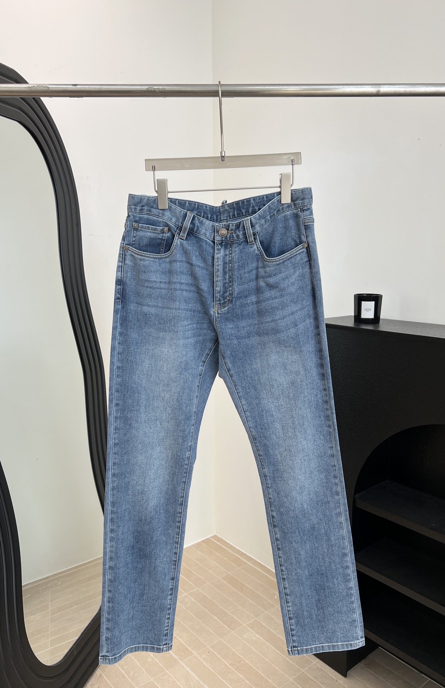 NO:803866,Men's Loro Piana spring and summer new blue cotton stretch jeans, original hardware, pure cowhide leather label, all double stitched and finely embroidered LOGO, casual fit, size S M L XL XXL 3XL,,loro piana,jeans,cowhide,19860909男款Loro Piana 春夏新款 蓝色棉弹力牛仔裤、原版五金、纯牛皮皮牌、全部双车线缝制精修刺绣LOGO、休闲版型 码数S M L XL XXL 3XL,,loro piana,jeans,cowhide,,Women's clothing