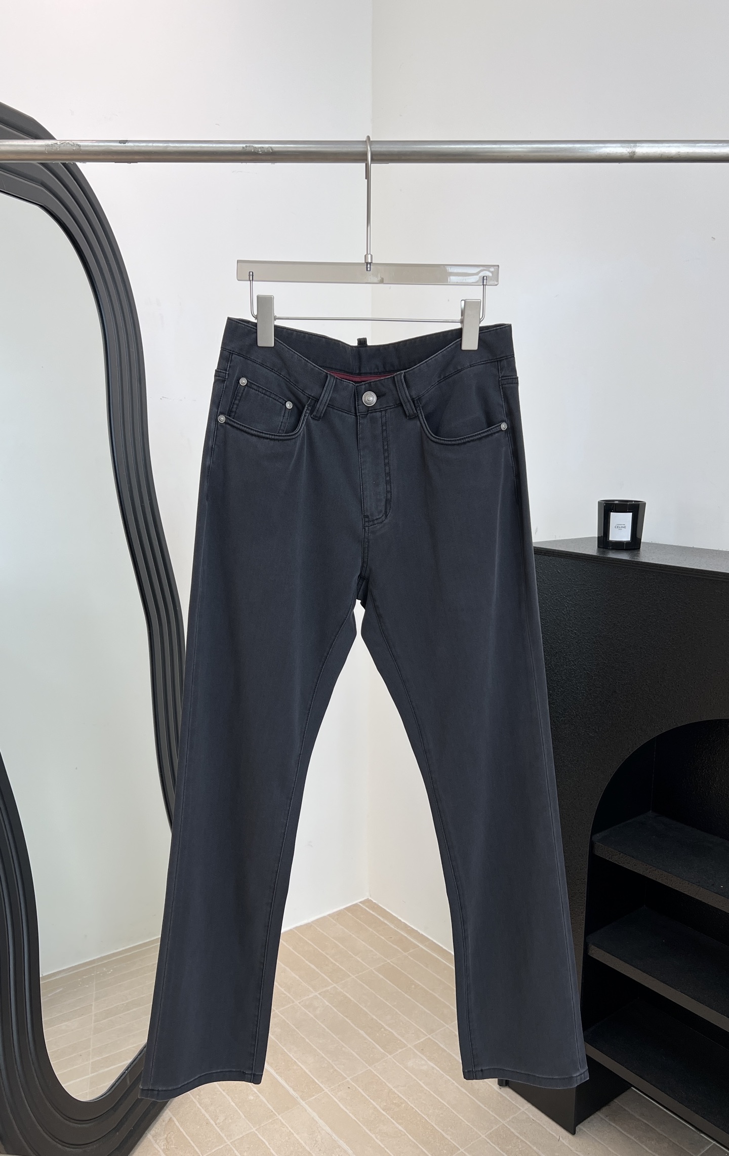 NO:803861,Men's Loro Piana spring and summer new style cotton stretch jeans, original hardware, pure cowhide leather brand, all double stitched and finely embroidered LOGO, casual fit, code number 30/31/32/33/34/35/36,,loro piana,jeans,cowhide,19860909男款Loro Piana 春夏新款 棉弹力牛仔裤、原版五金、纯牛皮皮牌、全部双车线缝制精修刺绣LOGO、休闲版型 码数30/31/32/33/34/35/36,,loro piana,jeans,cowhide,,Women's clothing