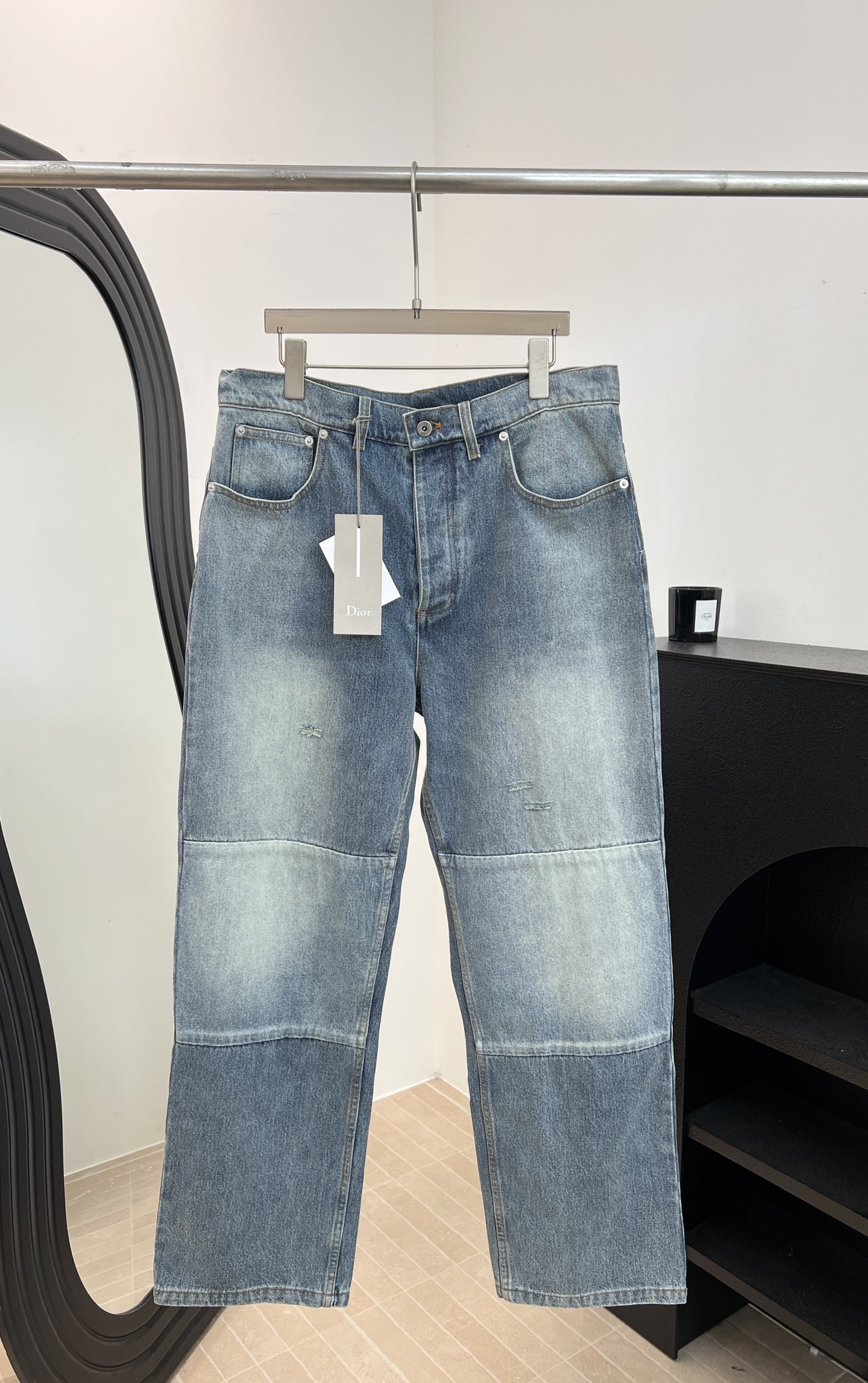 NO:799889,Men's Dior spring and summer new style, spliced ​​washed jeans, retro distressed washed craftsmanship, splicing details make the overall design more sense, loose straight version, size S M L XL,, dior, jeans,19860909男款Dior 春夏新款 拼接洗水牛仔裤、、复古做旧水洗工艺、拼接细节让整体更有设计感、宽松直筒版 码数S M L XL,,dior,jeans,,Women's clothing