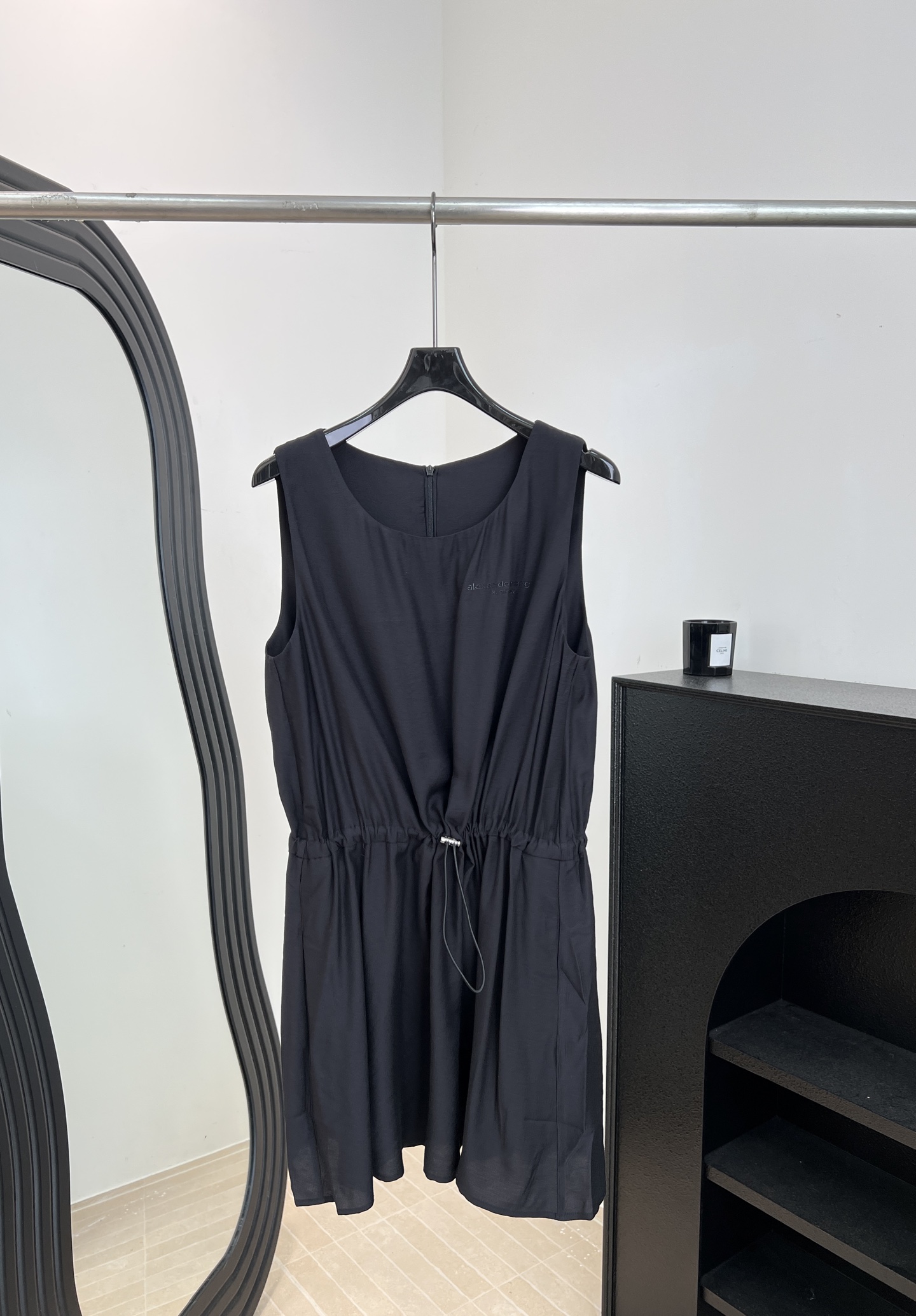 NO:799868,ALEXANDER WANG spring and summer new style drawstring sleeveless dress, simple design + drawstring waist, easy to adjust the waistline, slimming and body modification, bud skirt back zipper design, casual fit size S M L,,alexander wang,skirts,19860909ALEXANDER WANG 大王 春夏新款 抽绳无袖连衣裙、简约设计+抽绳收腰、轻松调节腰线、显瘦又修饰身材、花苞裙摆后背拉链设计、休闲版型 码数S M L,,alexander wang,skirts,,Women's clothing