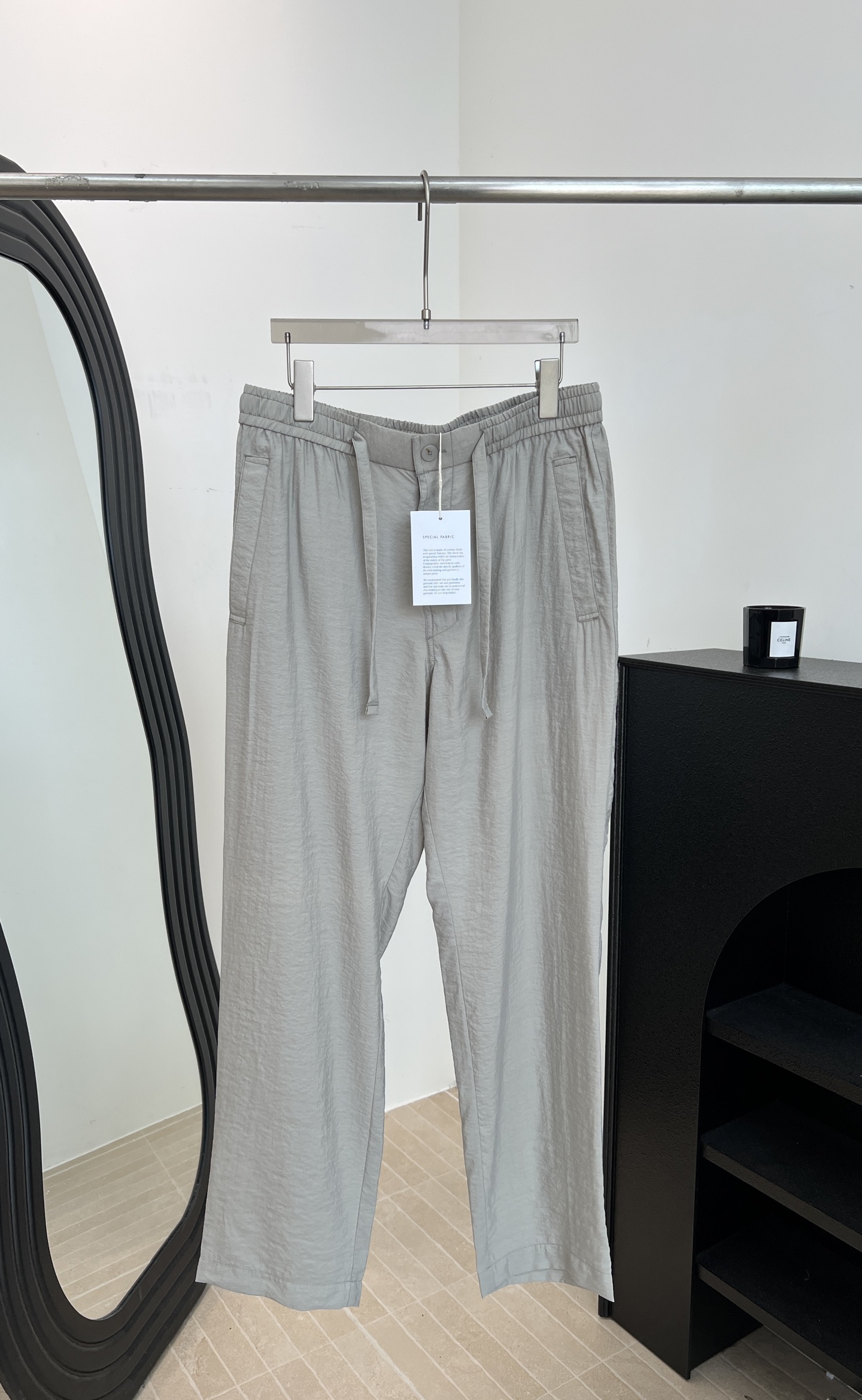 NO:800956,Men's LEMAIRE spring and summer new style silk quick-drying casual pants, made of mulberry silk light fabric, skin-friendly and anti-wrinkle, straight-leg elastic drawstring waist, casual fit, size S M L XLXXL,, real silk,19860909男款LEMAIRE 春夏新款 真丝速干休闲裤、采用桑蚕丝轻薄面料、亲肤抗皱、直筒裤型松紧抽绳腰头、休闲版型 码数S M L XLXXL,,real silk,,Women's clothing