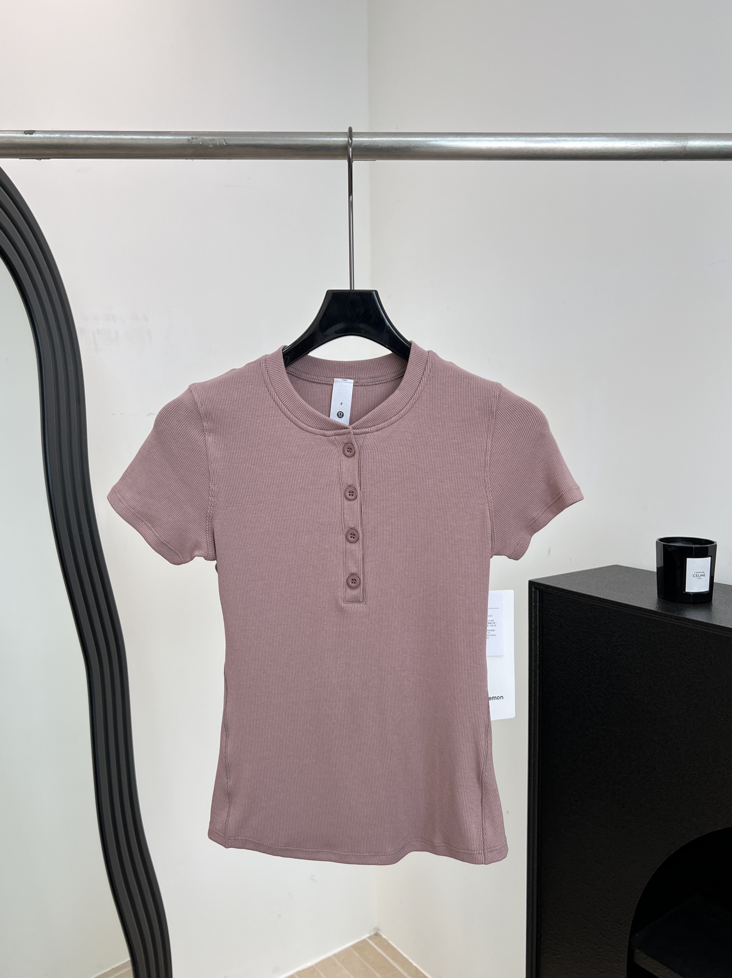 NO:873845,lululemon spring and summer new Henry collar short-sleeved T-shirt, threaded knitted fabric with good elasticity, close-fitting and comfortable, five-button design is retro and practical, round neck can be fully buttoned or two buttons unbuttoned, casual fit, size S M L,, T-shirt, tees, t-shirt,19860909lululemon 春夏新款 亨利领短袖T恤、螺纹针织面料弹性好、贴身舒适、五粒扣设计复古又实用、圆领可全扣或解开两粒、休闲版型 码数S M L,,T-shirt,tees，t-shirt,,Women's clothing