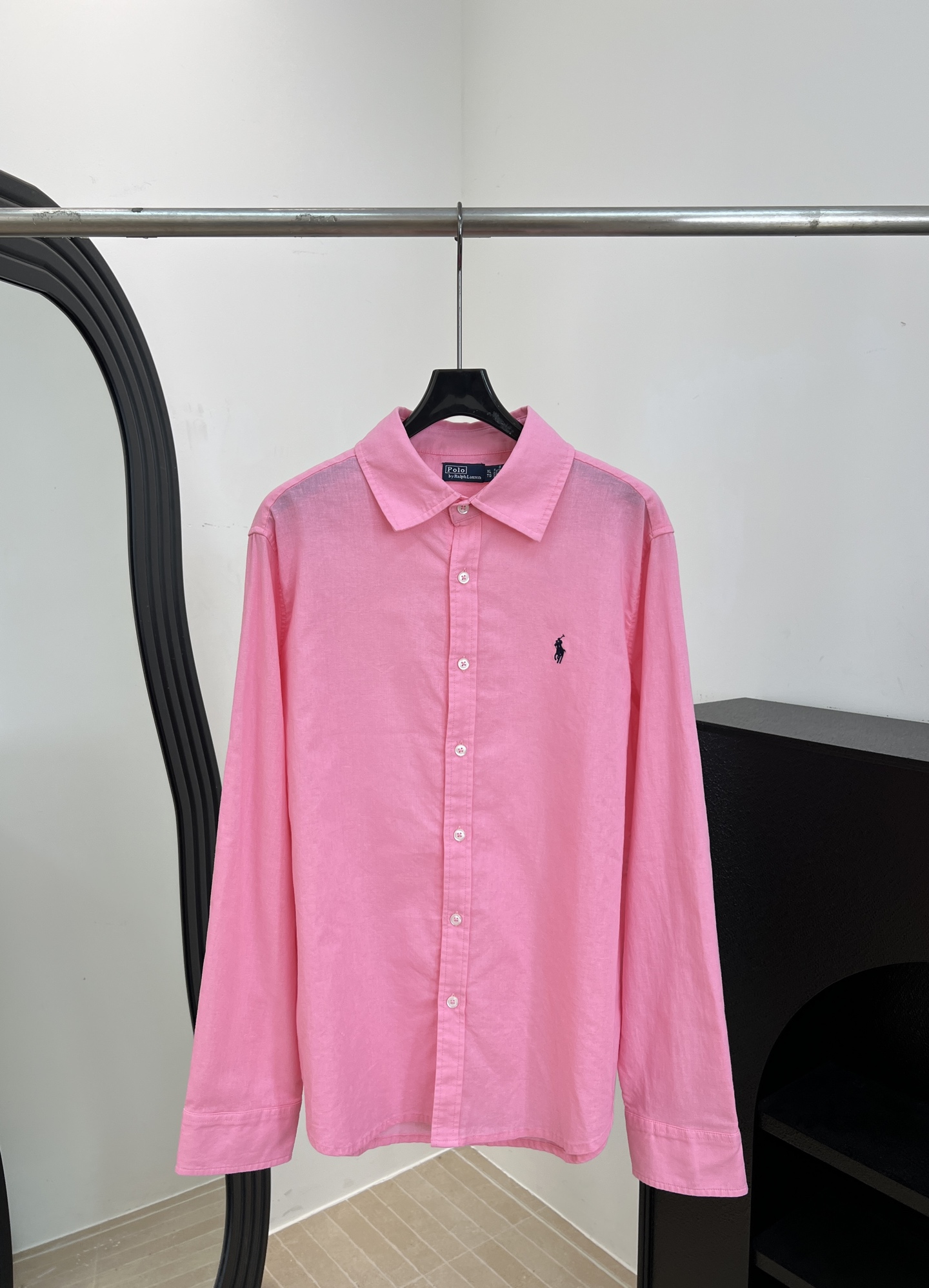 NO:808558,Ralph Lauren spring and summer new solid color linen shirt, made of linen fabric, which is lighter and lighter, embellished with pony embroidery logo on the chest, casual fit, size S M L XL,, loro piana, shirts,19860909Ralph Lauren 拉夫劳伦 春夏新款 纯色亚麻衬衫、采用亚麻面料更轻薄、胸前小马刺绣标点缀、休闲版型 码数S M L XL,,loro piana,shirts,,Women's clothing