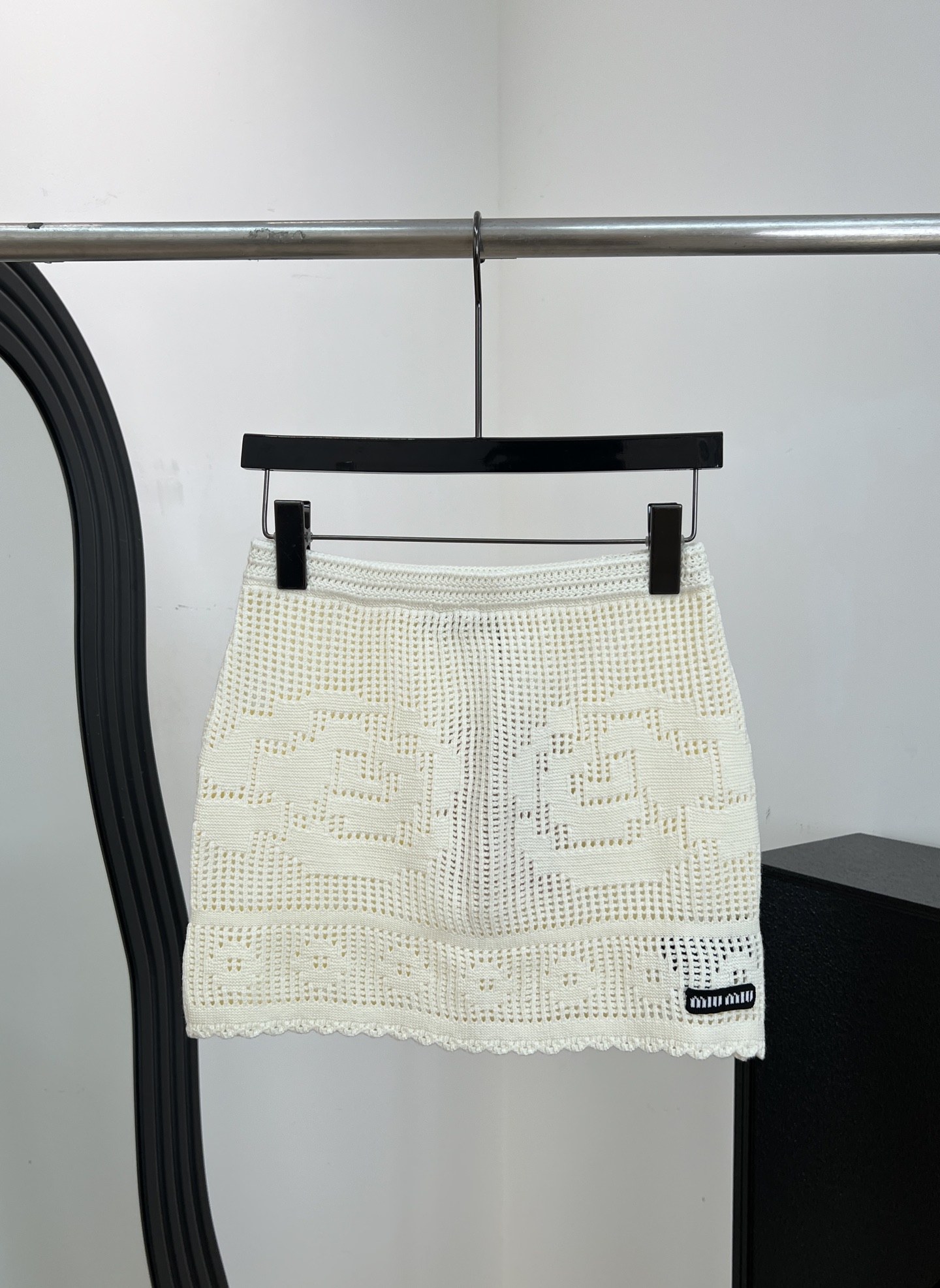 NO:808563,Miu Miu spring and summer new style crochet hollow skirt, using exquisite crochet technology, geometric hollow design, skirt lace brand woven label, casual fit, size S M L,,miumiu,skirts,19860909Miu Miu 春夏新款 钩针镂空半裙、采用精致钩针工艺、几何镂空设计、裙摆蕾丝花边品牌织唛、休闲版型 码数S M L,,miumiu,skirts,,Women's clothing
