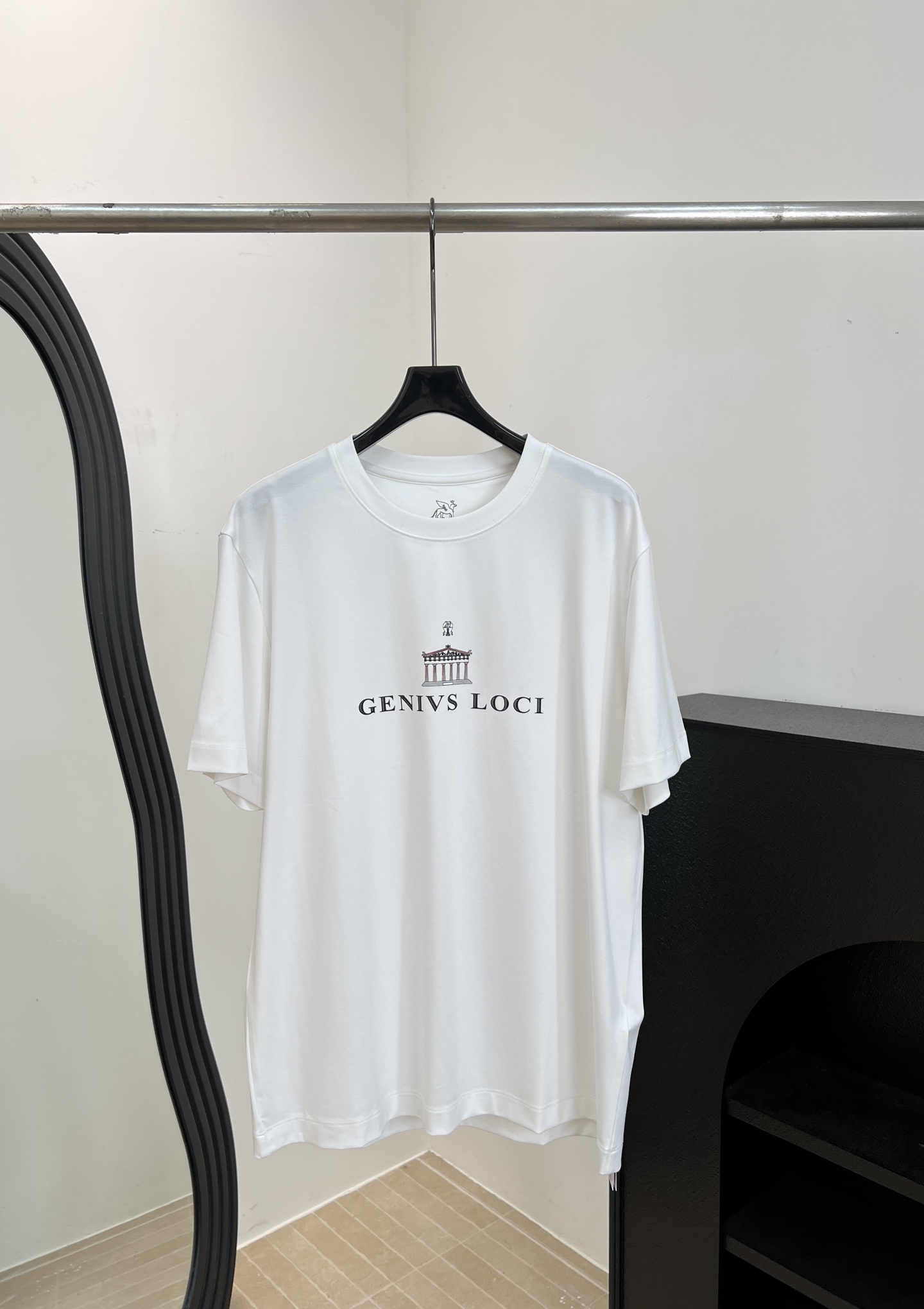 NO:808559,Men's BC spring and summer new blended round neck short-sleeved T, made of modal + natural mulberry silk + cotton blended fabric, elastic round neck shirt, fitted version, printed with classical architectural patterns, exquisite modal blended cotton brings breathability and skin-friendly, casual fit, size S M L XL XXL,, T-shirt,19860909男款BC 春夏新款 混纺圆领短袖T、采用莫代尔+天然桑蚕丝+棉混纺面料、弹力圆领衫合身版、古典建筑纹样为印、精致莫代尔混棉带来透气亲肤、休闲版型 码数S M L XL XXL,,T-shirt,,Women's clothing