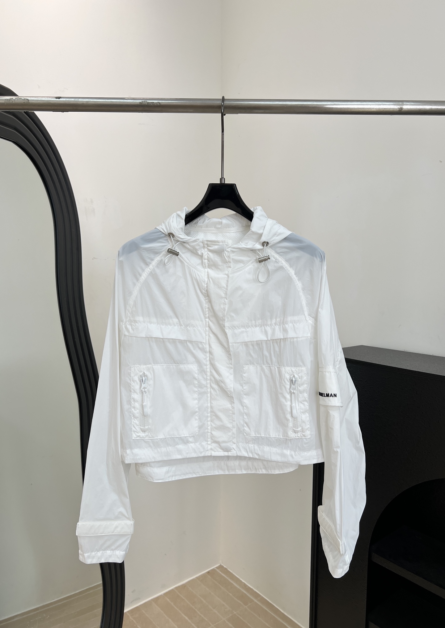 NO:808543,ANN ANDELMAN spring and summer new style work style sun protection jacket, quick-drying fabric, light and breathable fabric, multi-zipper pocket hood design, cuff brand logo, casual fit, size S M L,,jackets & coats,hats,19860909ANN ANDELMAN 春夏新款 工装风防晒外套、速干面料轻薄透气面料、多拉链口袋连帽设计、袖口品牌标识、休闲版型 码数S M L,,jackets & coats,hats,,Women's clothing