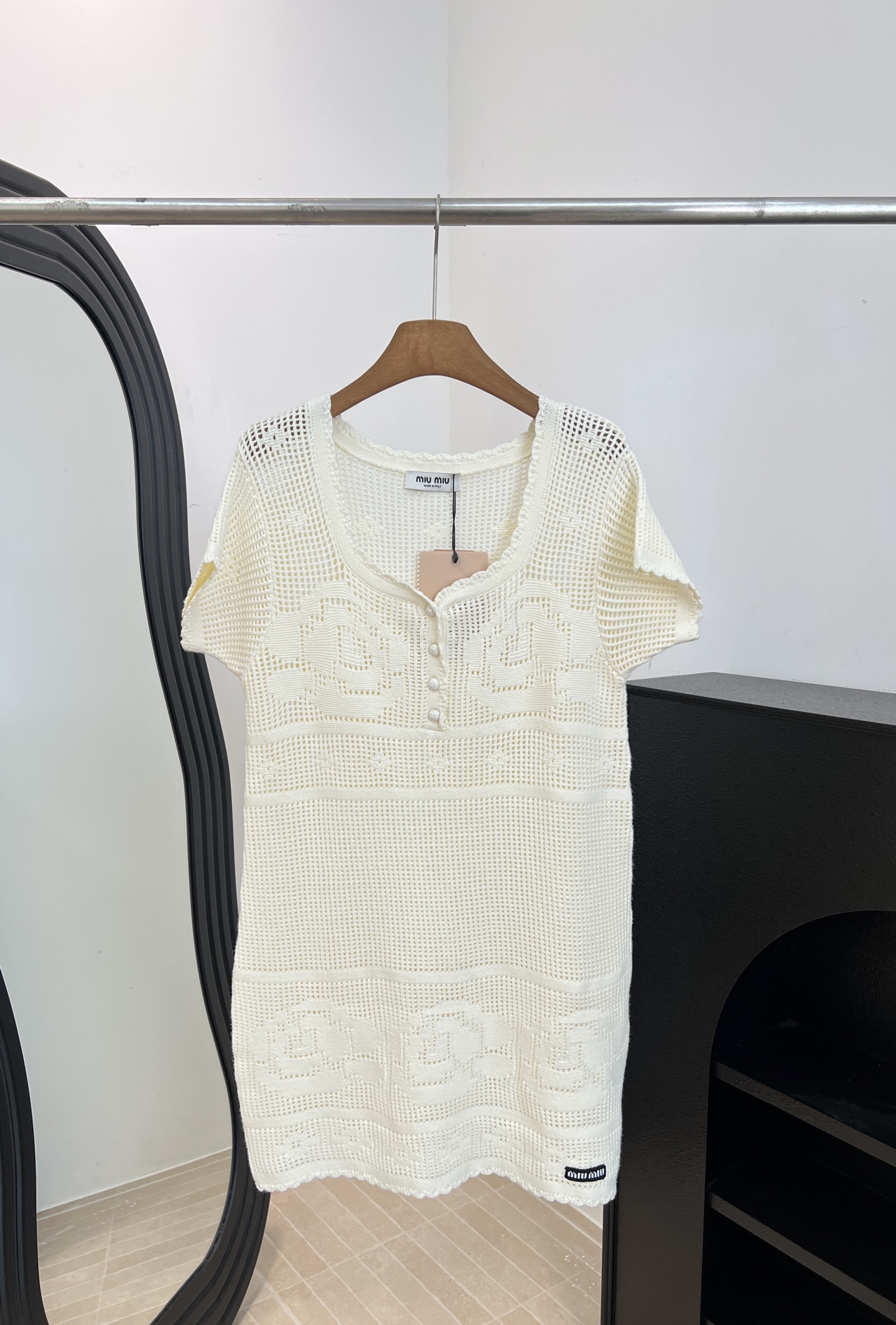 NO:834080,Miu Miu spring and summer new style hollow knitted dress, cotton knitted fabric, exquisite hollow pattern bow decoration, no lining, casual fit, size S M L,,miumiu,skirts,19860909Miu Miu 春夏新款 镂空针织连衣裙、棉质针织面料、精致镂空花纹蝴蝶结装饰、无内衬、休闲版型 码数S M L,,miumiu,skirts,,Women's clothing