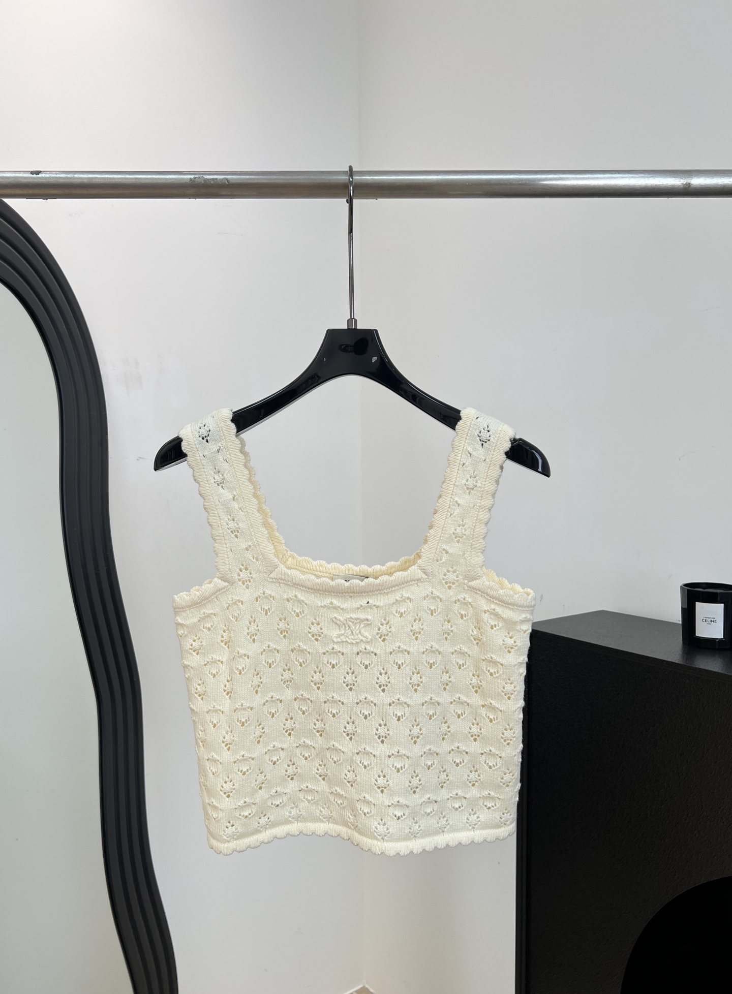 NO:834573,Celine's new spring and summer crocheted hollow knitted vest, exquisite hollow pattern, square collar design to modify the neck line, lace hollow pattern design, casual fit, size S M L,,celine,19860909Celine 春夏新款 钩织镂空针织背心、精致镂空花纹、方领设计修饰颈部线条、花边镂空花纹设计、休闲版型 码数S M L,,celine,,Women's clothing