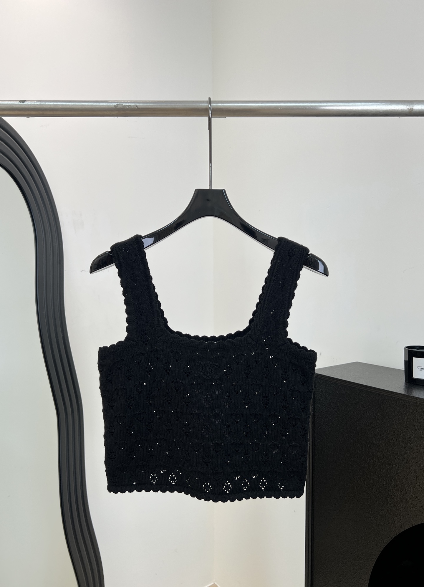 NO:873898,Celine's new spring and summer crocheted hollow knitted vest, exquisite hollow pattern, square collar design to modify the neck line, lace hollow pattern design, casual fit, size S M L,,celine,19860909Celine 春夏新款 钩织镂空针织背心、精致镂空花纹、方领设计修饰颈部线条、花边镂空花纹设计、休闲版型 码数S M L,,celine,,Women's clothing