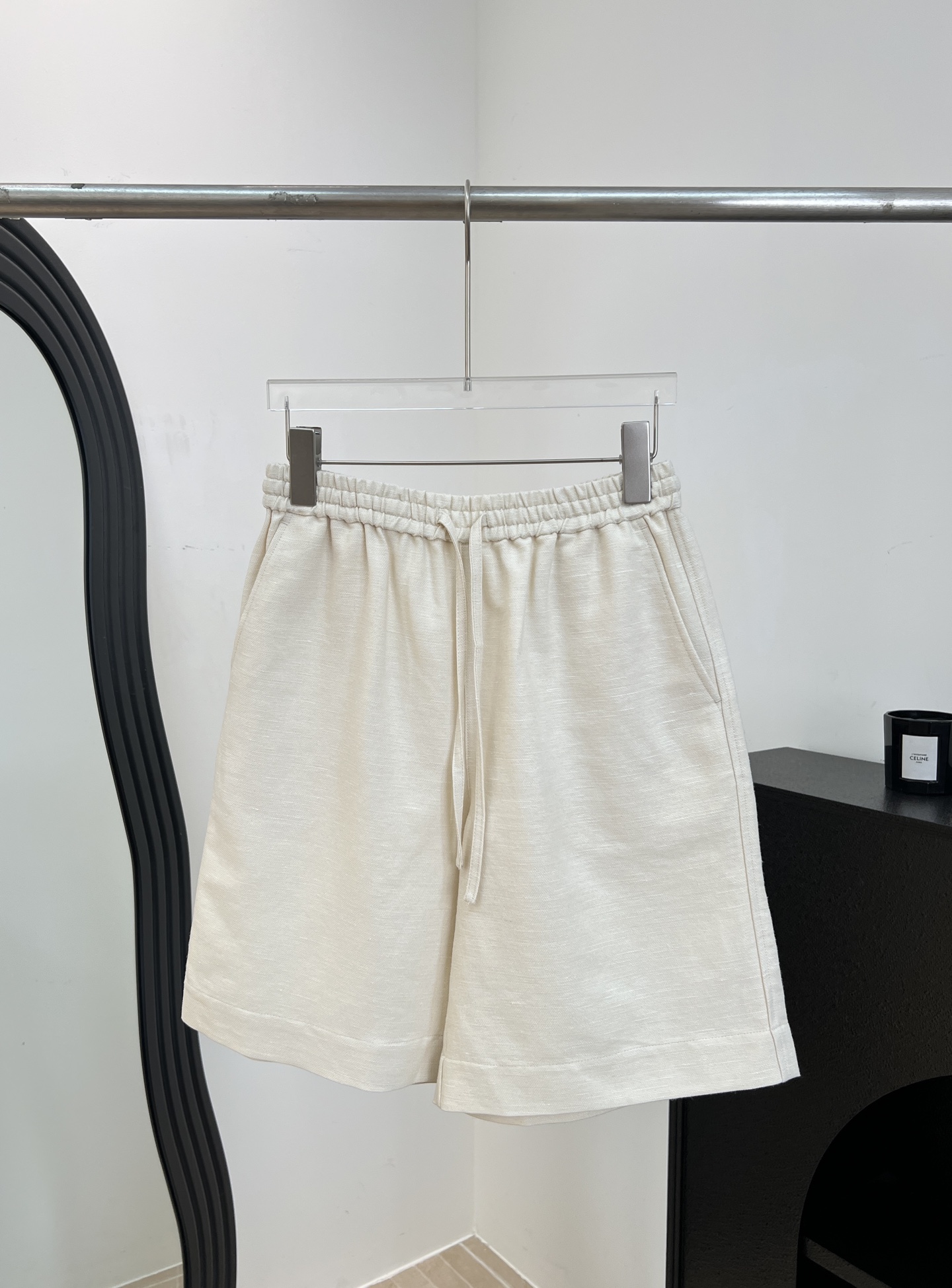 NO:835283,BC new spring and summer linen drawstring loose shorts, made of linen blended fabric, high-waisted drawstring design, adjustable elasticity to suit various body shapes, A-line wide-leg version, size S M L XL,,shorts,19860909BC 春夏新款 亚麻抽绳宽松短裤、采用亚麻混纺面料、高腰抽绳设计、松紧可调适合各种身材、A字阔腿版型 码数S M L XL,,shorts,,Women's clothing