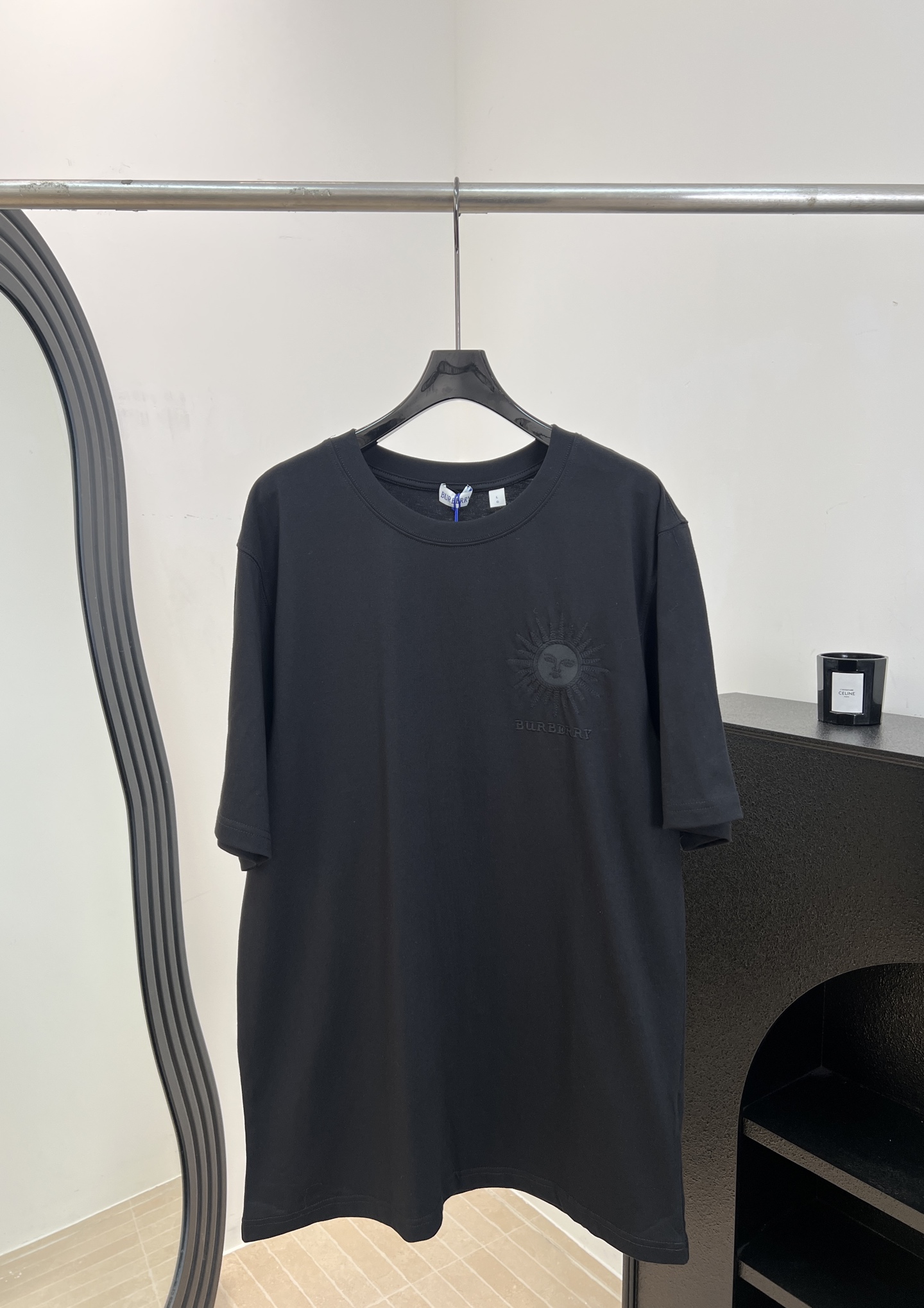 NO:837272,Burberry's new spring and summer cotton sundial pattern T-shirt, the sundial embroidery on the chest, front and back is derived from the tarot card elements of artist Pamela Colman Smith, casual fit, size S M L XL,, burberry, tees, t-shirt,19860909Burberry 春夏新款 棉质日晷图案T恤、胸前后背日晷刺绣源自艺术家PamelaColman Smith的塔罗牌元素、休闲版型 码数S M L XL,,burberry,tees，t-shirt,,Women's clothing