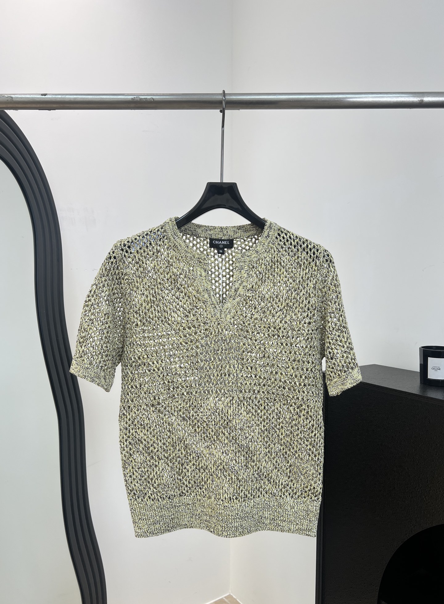NO:837280,ChaneI Xiaoxiang Spring and Summer New Style Hollow V-neck knitted top, made of linen blended yarn, V-neck design modifies the neck line, hollow crochet details make the whole body more layered, casual fit, size S M L,,chanel,19860909ChaneI 小香 春夏新款 镂空V领针织上衣、采用亚麻混纺纱线、V领设计修饰颈部线条、镂空钩花细节让整体更有层次感、休闲版型 码数S M L,,chanel,,Women's clothing