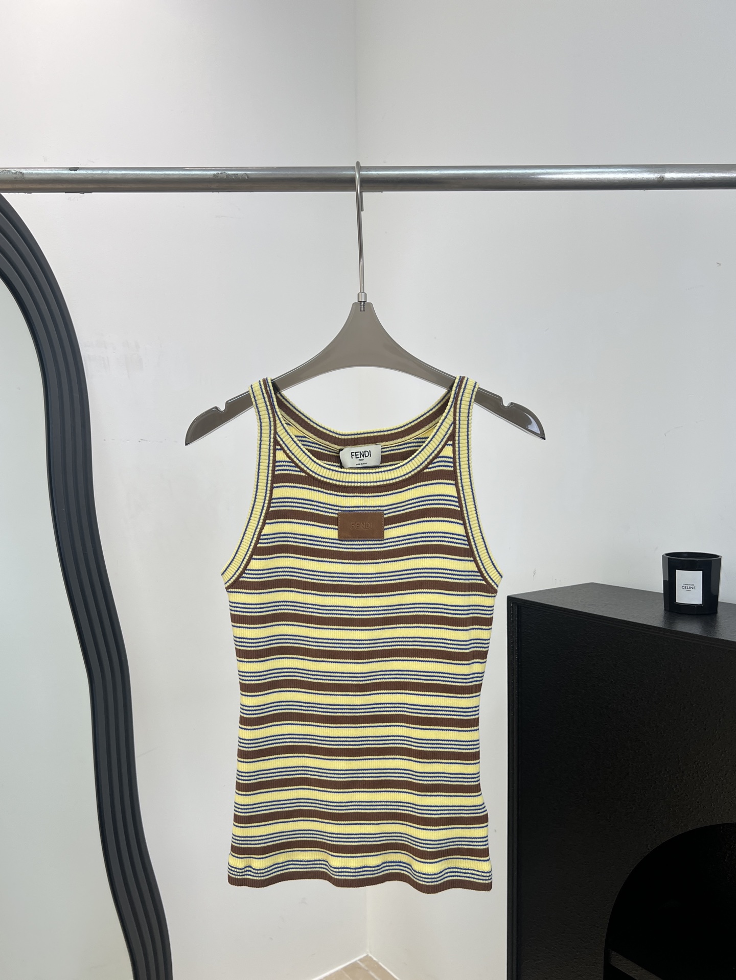 NO:837296,Fendi spring and summer new cotton striped knitted camisole, designed with yellow, brown and blue multi-color stripes, the fabric is elastic, leather brand embellishment on the chest, casual fit, size S M L,,fendi,19860909Fendi 春夏新款 棉质条纹针织吊带背心、采用黄棕蓝多色条纹设计、面料有弹性、胸前皮牌点缀、休闲版型 码数S M L,,fendi,,Women's clothing