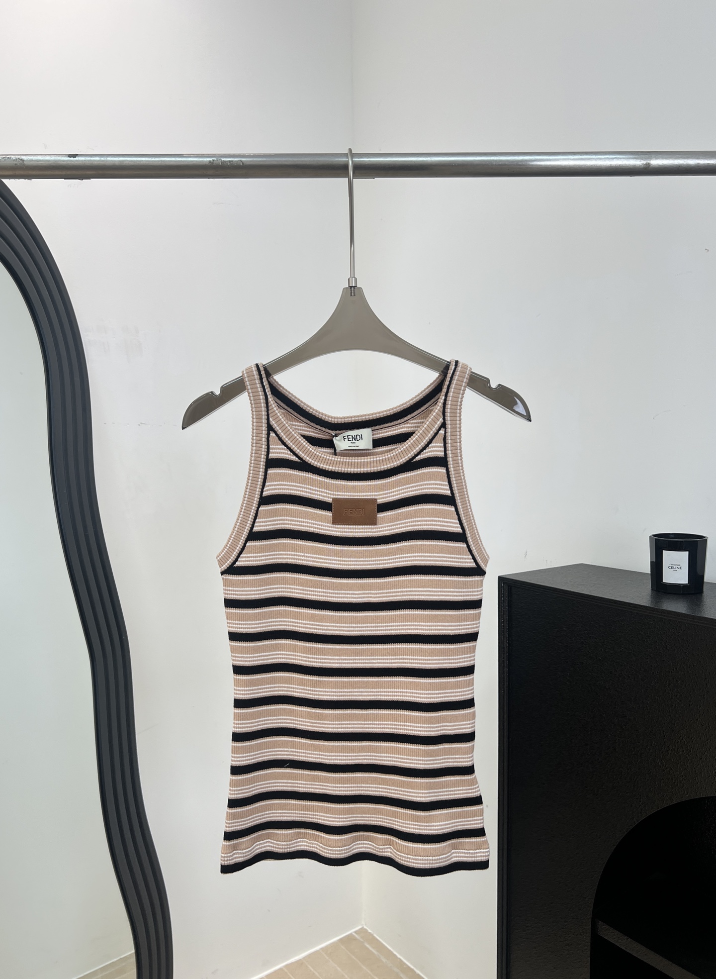 NO:875259,Fendi spring and summer new cotton striped knitted camisole, designed with yellow, brown and blue multi-color stripes, the fabric is elastic, leather brand embellishment on the chest, casual fit, size S M L,,fendi,19860909Fendi 春夏新款 棉质条纹针织吊带背心、采用黄棕蓝多色条纹设计、面料有弹性、胸前皮牌点缀、休闲版型 码数S M L,,fendi,,Women's clothing