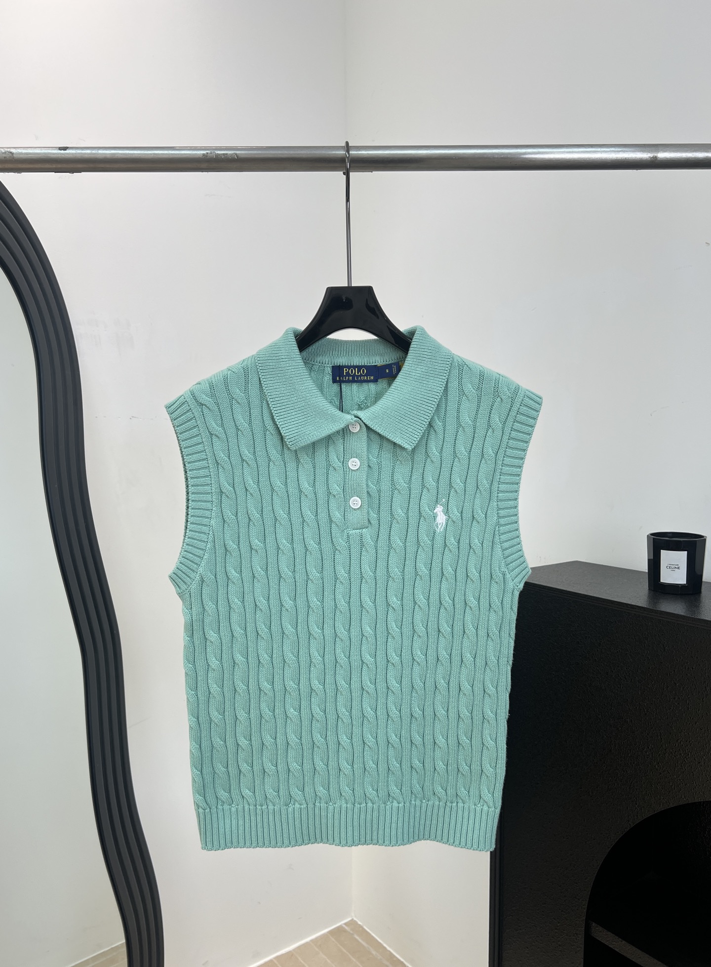 NO:837318,One set, Ralph Lauren spring and summer new classic cable knitted vest, soft cotton knitted fabric, pony embroidery on the chest, sleeveless design, slim fit, casual fit, size S M L,, loro piana,19860909一套出,Ralph Lauren 拉夫劳伦 春夏新款 经典绞花纹理针织背心、棉质柔软针织面料、胸前小马刺绣、无袖设计修身版型、休闲版型 码数S M L,,loro piana,,Women's clothing