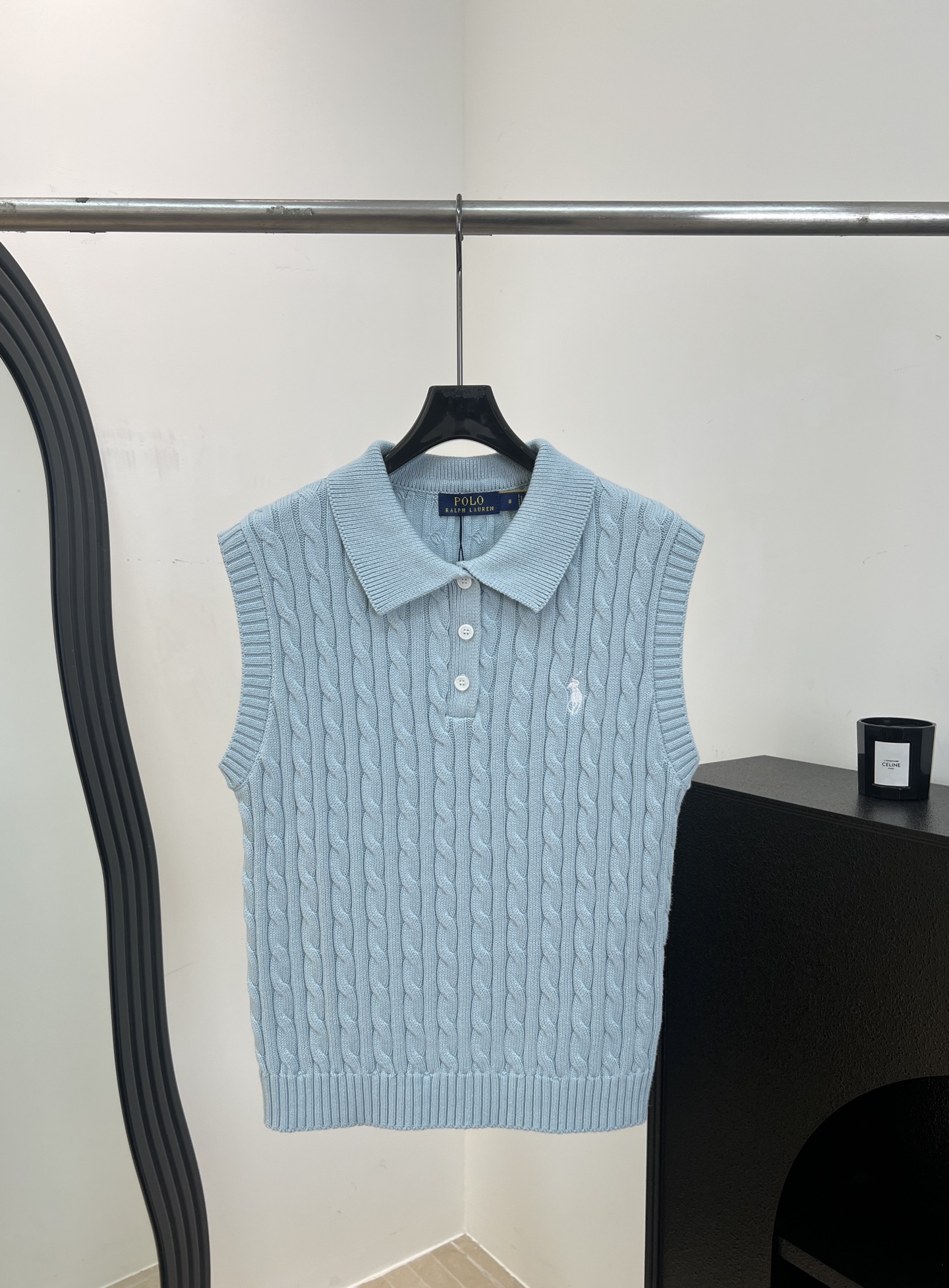 NO:875288,One set, Ralph Lauren spring and summer new classic cable knitted vest, soft cotton knitted fabric, pony embroidery on the chest, sleeveless design, slim fit, casual fit, size S M L,, loro piana,19860909一套出,Ralph Lauren 拉夫劳伦 春夏新款 经典绞花纹理针织背心、棉质柔软针织面料、胸前小马刺绣、无袖设计修身版型、休闲版型 码数S M L,,loro piana,,Women's clothing