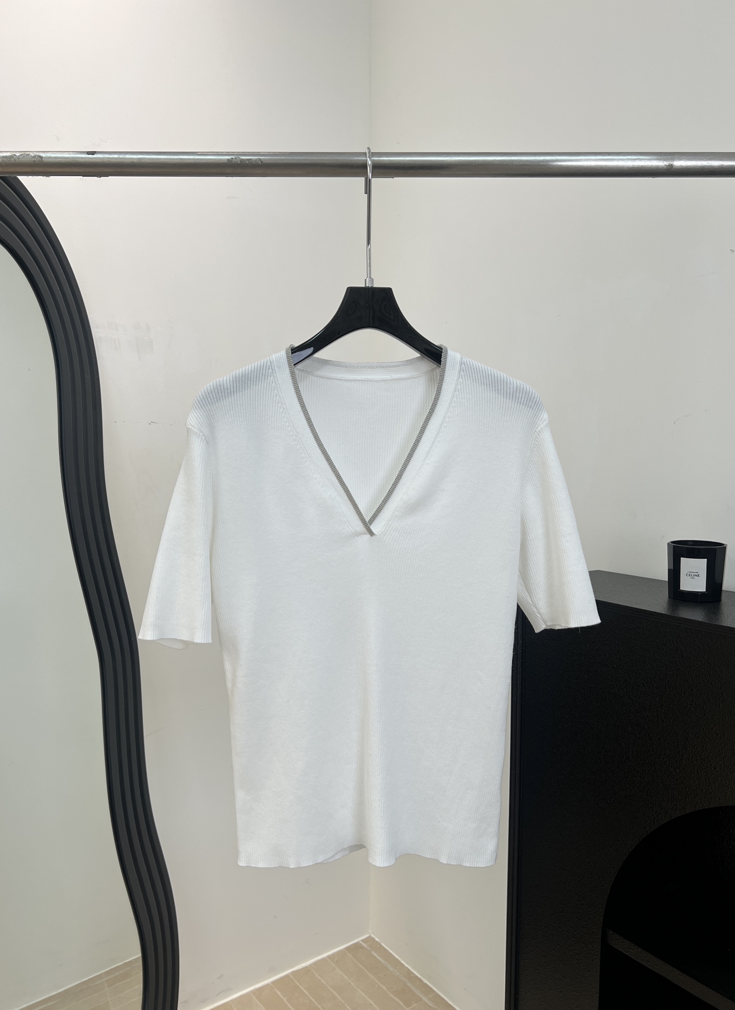 NO:837330,BC spring and summer new V-neck knitted short-sleeved T-shirt, made of soft knitted fabric, V-neck design to modify the neck bead chain line, casual fit, size S M L,, T-shirt, tees, t-shirt,19860909BC 春夏新款 V领针织短袖T恤、采用柔软针织面料、V领设计修饰颈部珠链线条、休闲版型 码数S M L,,T-shirt,tees，t-shirt,,Women's clothing