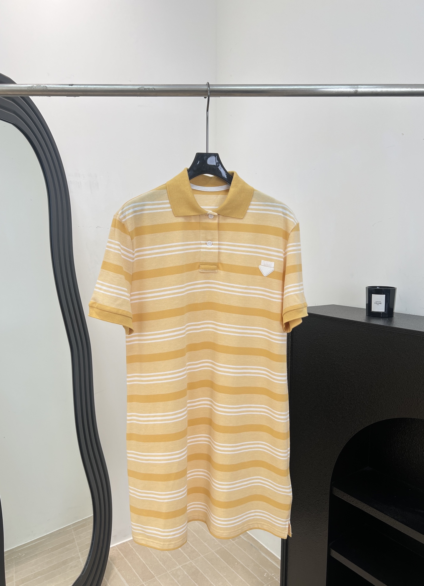 NO:837319,Prada spring and summer new cotton striped Polo dress, creamy yellow and white stripes, fresh and retro, classic Polo collar with small triangle logo on the chest, casual fit, size S M L,, prada, skirts,19860909Prada 春夏新款 棉质条纹Polo连衣裙、奶黄色白色条纹、清新复古超、经典Polo领胸前小三角Logo、休闲版型 码数S M L,,prada,skirts,,Women's clothing