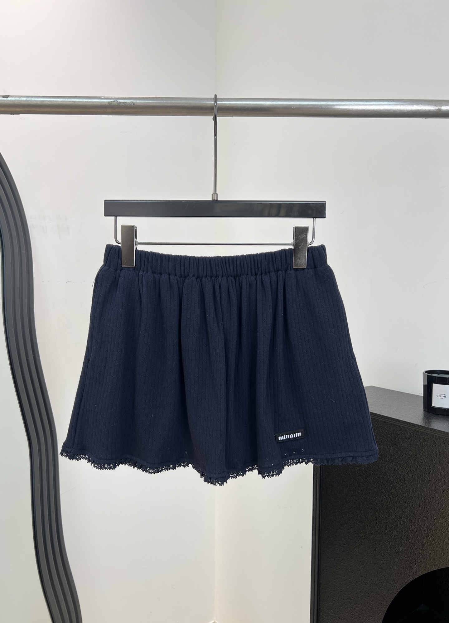NO:837337,Miu Miu spring and summer new style cotton knitted lace short skirt, fabric with good elasticity, elastic band design, A-line version to show long legs, sweet lace skirt, small logo in the lower left corner, lining, casual fit, size S M L,,miumiu,skirts,19860909Miu Miu 春夏新款 棉质针织蕾丝短裙、面料弹性好、松紧带设计、A字版型显腿长、裙摆蕾丝花边甜、左下角小logo、有内里 休闲版型 码数S M L,,miumiu,skirts,,Women's clothing