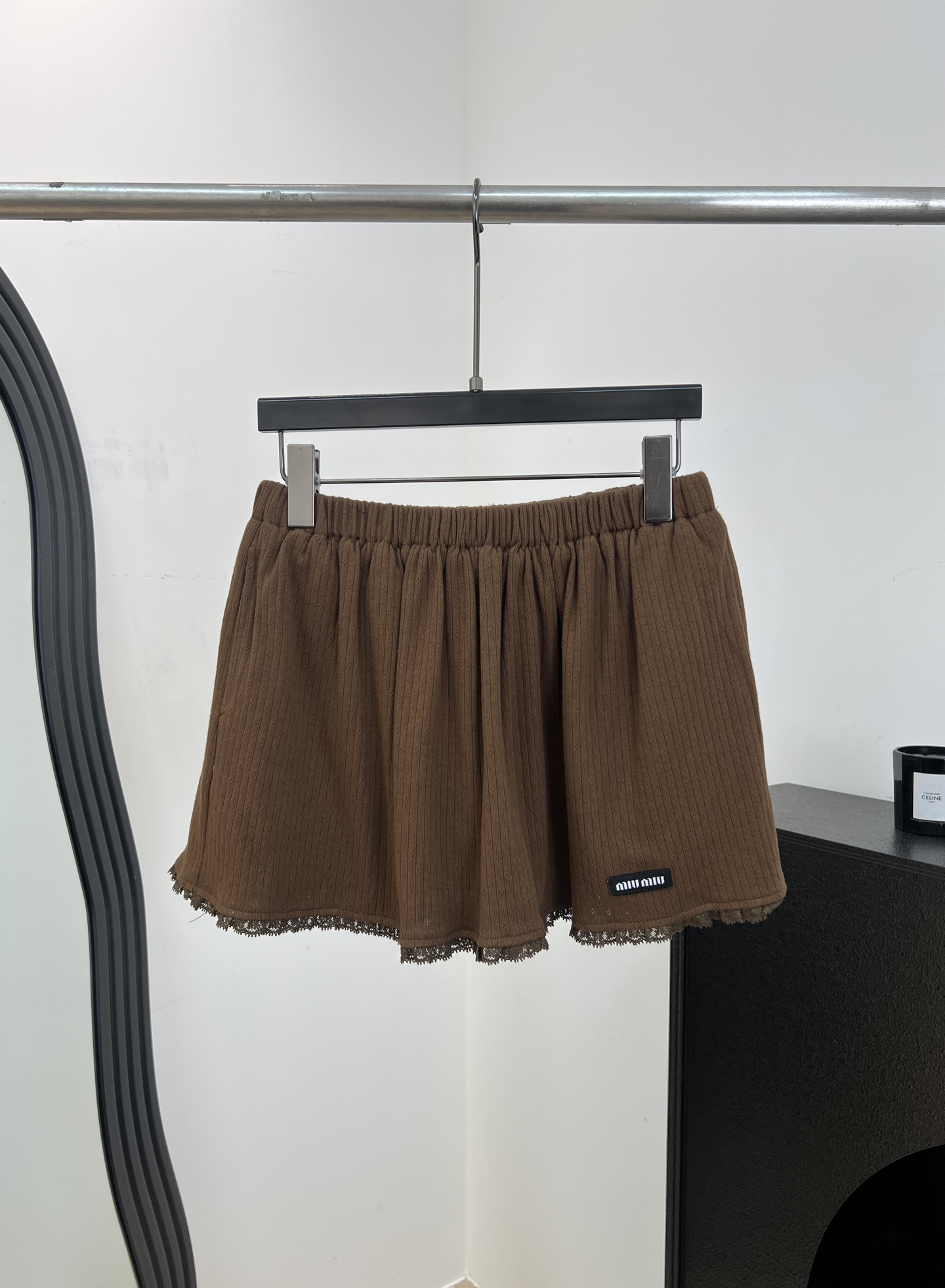 NO:875358,Miu Miu spring and summer new style cotton knitted lace short skirt, fabric with good elasticity, elastic band design, A-line version to show long legs, sweet lace skirt, small logo in the lower left corner, lining, casual fit, size S M L,,miumiu,skirts,19860909Miu Miu 春夏新款 棉质针织蕾丝短裙、面料弹性好、松紧带设计、A字版型显腿长、裙摆蕾丝花边甜、左下角小logo、有内里 休闲版型 码数S M L,,miumiu,skirts,,Women's clothing