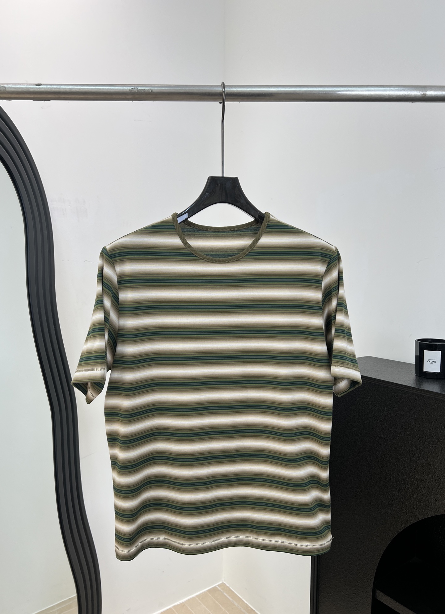 NO:837355,Women's AURALEE GRADIENT AG spring and summer new style Tianzhu cotton striped short-sleeved T-shirt, off-white gradient stripes are retro and eye-catching, narrow needle craftsmanship on the collar, casual fit, size S M L,, T-shirt, tees, t-shirt,19860909女款AURALEE GRADIENT AG 春夏新款 天竺棉条纹短袖T恤、米白渐变条纹复古又耐看、领口窄针工艺、休闲版型 码数S M L,,T-shirt,tees，t-shirt,,Women's clothing