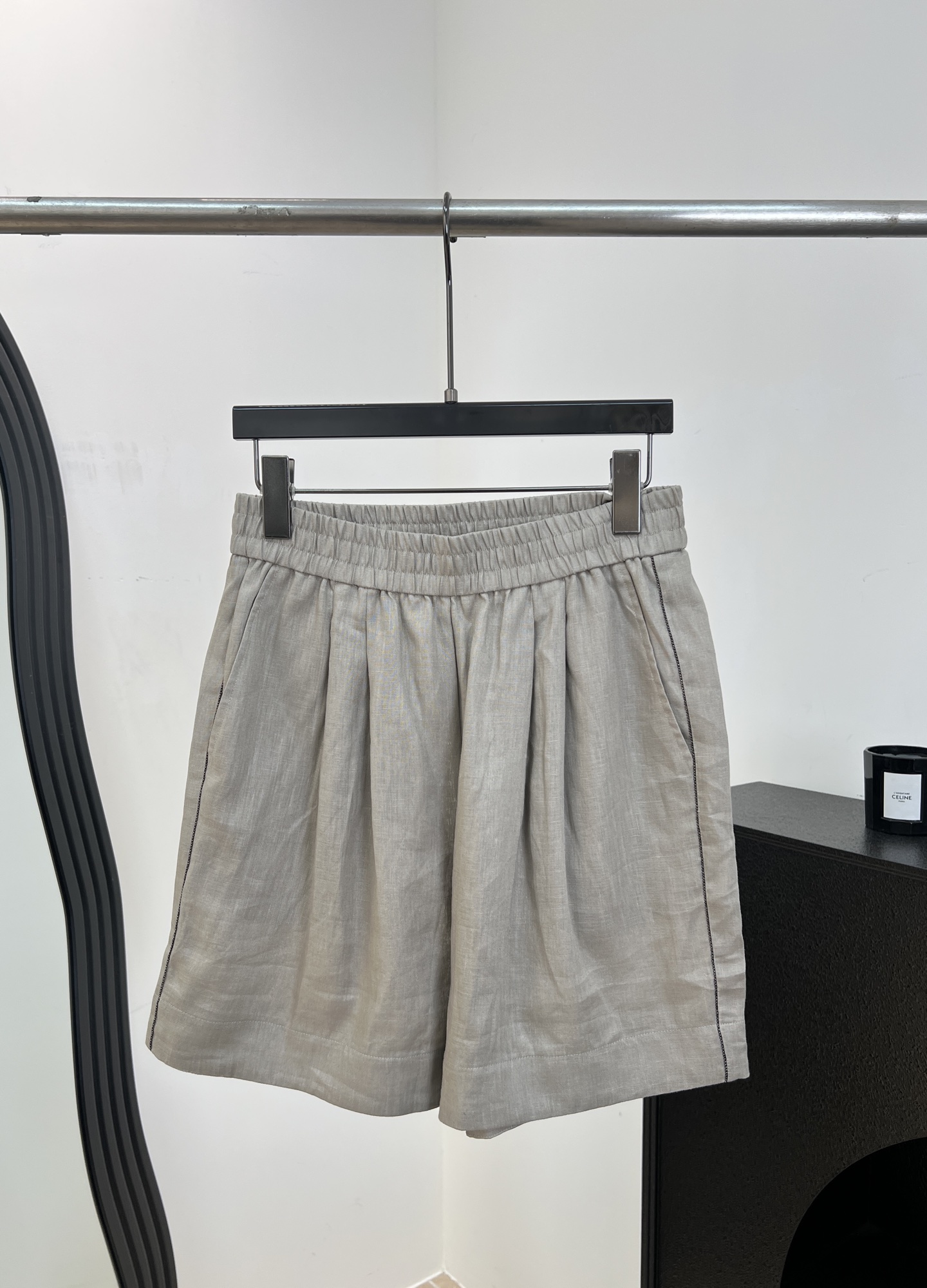 NO:838015,Bc spring and summer new linen high-waisted shorts, linen fabric is breathable and comfortable, high-waisted elastic design, bead chain decoration on the side, five-quarter pants length is loose and not flattering, size S M L,,shorts,19860909Bc 春夏新款 亚麻高腰短裤、亚麻面料透气又舒适高腰松紧设计、侧边有珠链装饰、五分裤长度宽松不挑身材 码数S M L,,shorts,,Women's clothing