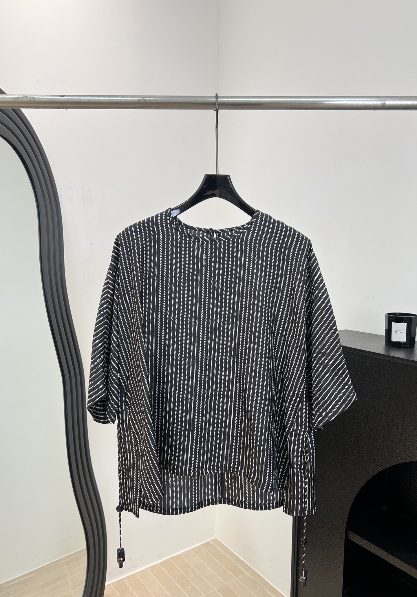 NO:838031,Max Mara spring and summer new style, striped letter printed silk T-shirt, mulberry silk fabric is light and breathable, vertical stripes modify the waistline to show slimming proportion, loose fit, size S M L,, tees, t-shirt,19860909Max Mara 春夏新款 条纹字母印花丝绸T恤、桑蚕丝面料轻薄透气、修饰收腰线竖条纹显瘦比例、宽松版型 码数S M L,,tees，t-shirt,,Women's clothing