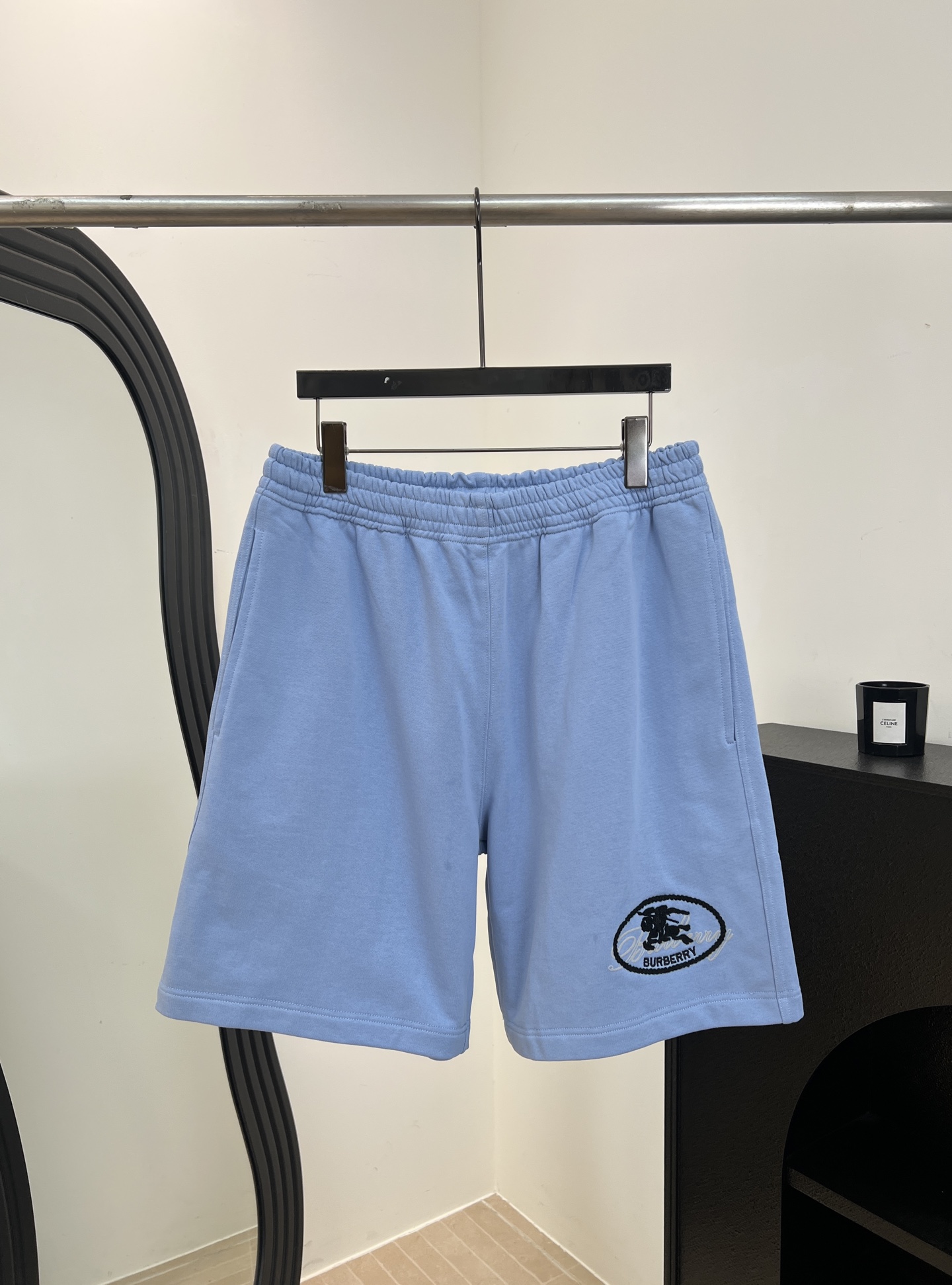 NO:908067,Men's Burberry spring and summer new knitted terry shorts, embellished with Burberry logo, EKD embroidery, elastic elastic waistband back patch pockets, casual fit, size S M L XL,,burberry,shorts,19860909男款Burberry 春夏新款 针织毛圈短裤、点缀 Burberry 徽标、马术骑士徽标（EKD）刺绣、弹力松紧带腰围后贴布口袋、休闲版型 码数S M L XL,,burberry,shorts,,Women's clothing