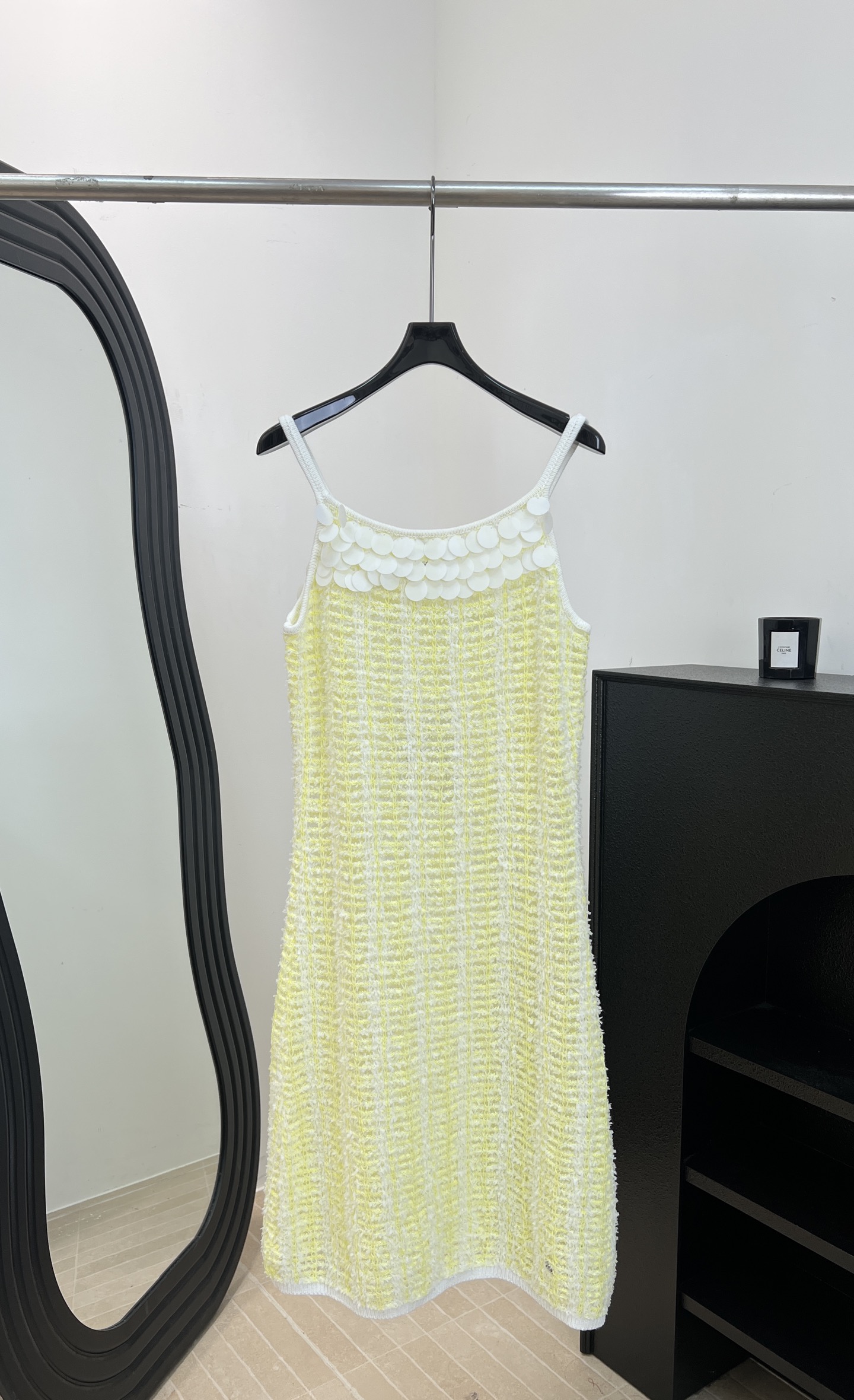 NO:841125,ChaneI Xiaoxiang spring and summer new style yellow knitted suspender dress, light knitted fabric, soft and breathable, white stripes embellishment, white lace on the neckline and skirt, hollow design, no lining, casual fit, size S M L,,chanel,skirts,19860909ChaneI 小香 春夏新款 黄色针织吊带连衣裙、轻薄针织面料、柔软透气、白色条纹点缀、领口和裙摆有白色花边、镂空设计、没有内里、休闲版型 码数S M L,,chanel,skirts,,Women's clothing