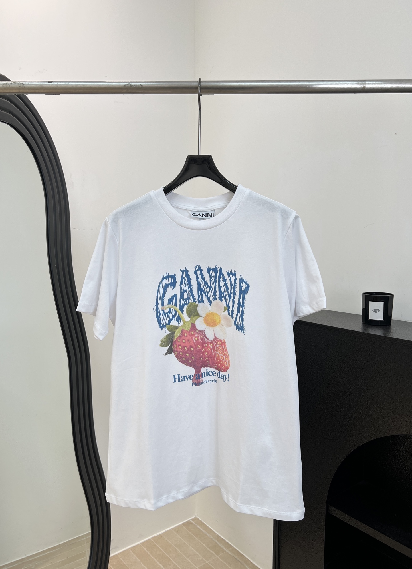 NO:841168,GANNI spring and summer new cotton strawberry print T-shirt, white cotton material is soft and breathable, strawberry daisy pattern on the front, loose fit, size S M L,, tees, t-shirt,19860909GANNI 春夏新款 棉质草莓印花T恤、白色纯棉材质柔软透气、正面草莓雏菊图案、宽松版型 码数S M L,,tees，t-shirt,,Women's clothing