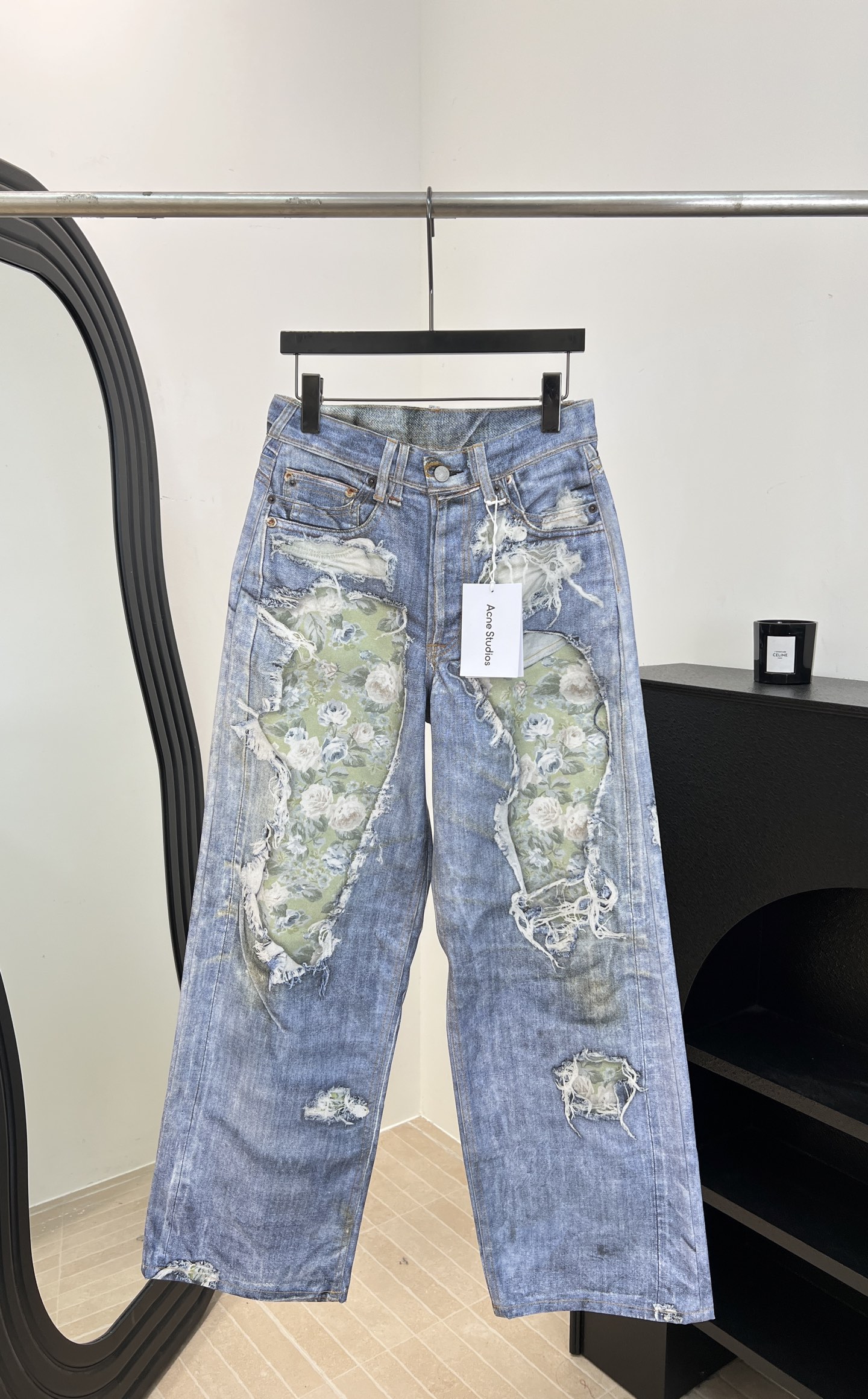 NO:841119,Acne Studio* new spring and summer style rose print jeans, using the 1981 classic trouser shape, 3D digital printing technology to perfectly integrate holes and rose flowers, high waist loose straight design, casual fit size XXS XS S M L XL,,acne studios,dior,jeans,19860909Acne Studio* 春夏新款 玫瑰印花牛仔裤、采用1981经典裤型、3D数码打印技术让破洞与玫瑰花卉完美融合、高腰宽松直筒设计、休闲版型 码数XXS XS S M L XL,,acne studios,dior,jeans,,Women's clothing