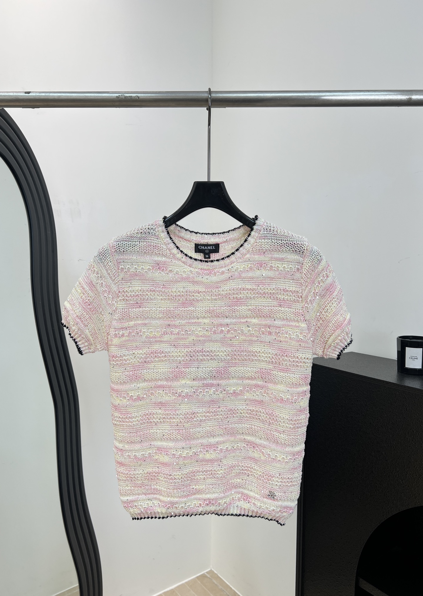 NO:842008,Chane* Xiaoxiang spring and summer new style pink knitted short-sleeved, multi-color yarn blend, pink, white and black striped design, soft knitted fabric, skin-friendly and breathable, round neck with black piping, casual fit, size S M L,,chanel,T-shirt,19860909Chane* 小香 春夏新款 粉色针织短袖、采用多色纱线混纺、粉白黑条纹设计、针织面料柔软亲肤透气性好、圆领黑色滚边、休闲版型 码数S M L,,chanel,T-shirt,,Women's clothing