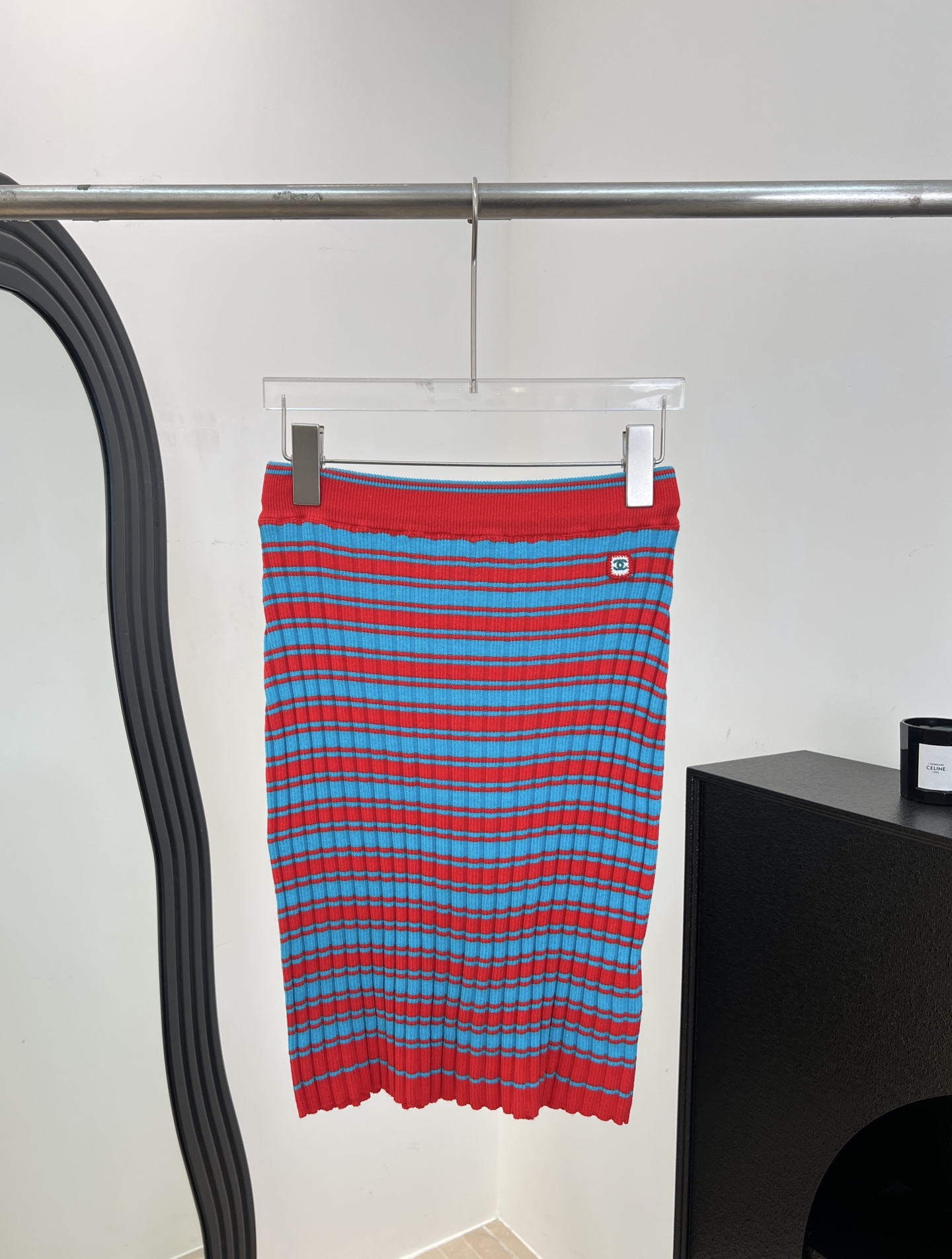NO:841979,Chane* new spring and summer style red and blue striped knitted skirt, made of high-elastic knitted fabric, soft and fitting red and blue contrasting striped design, casual fit, size S M L,,chanel,skirts,19860909Chane* 春夏新款 红蓝条纹针织半裙、采用高弹力针织面料、柔软贴合红蓝撞色条纹设计、休闲版型 码数S M L,,chanel,skirts,,Women's clothing