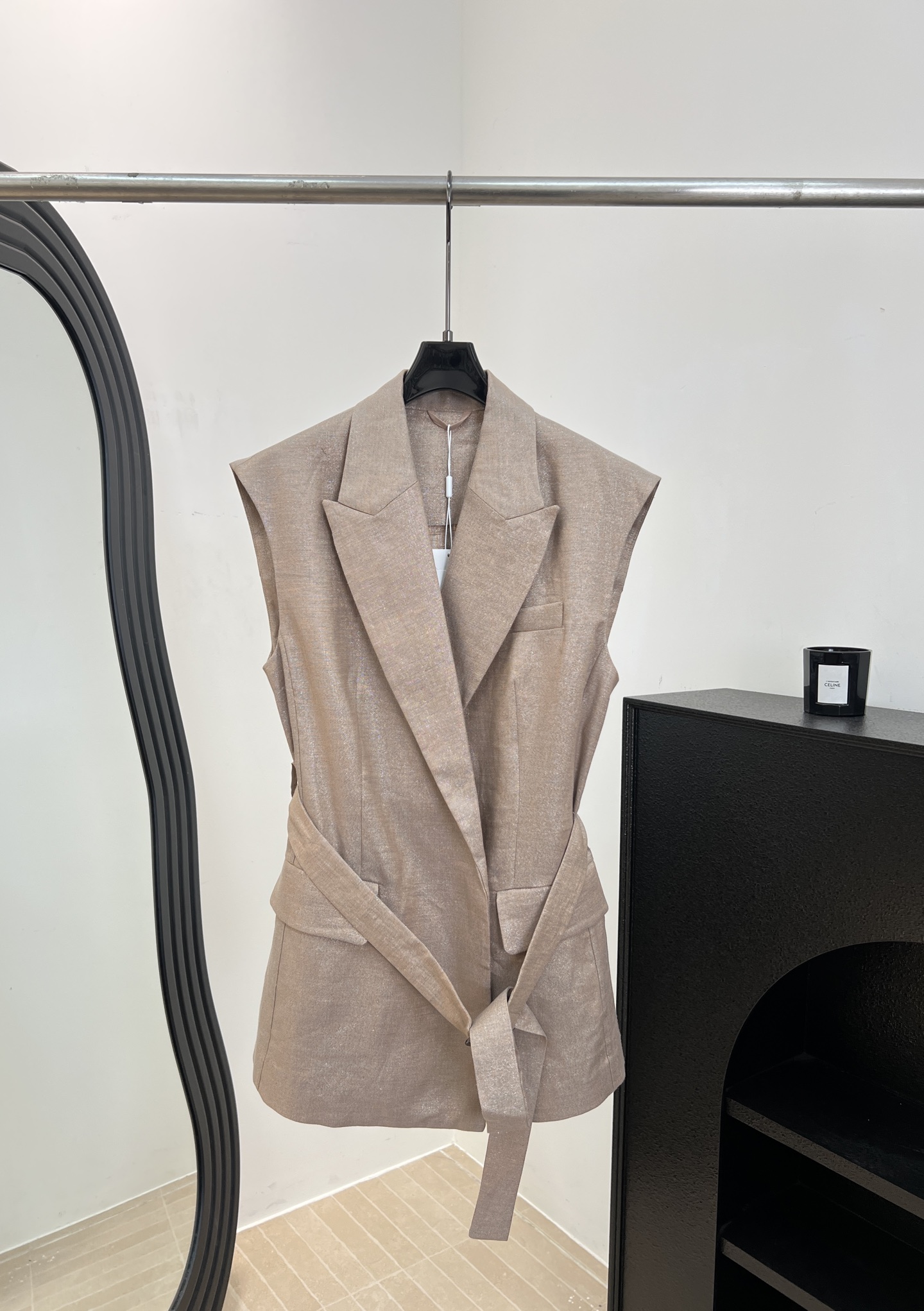 NO:842034,BC's new spring and summer linen strapless sleeveless dress, made of linen blended fabrics, with peaked collar + belt waist design to modify the body shape, the fabric has gold thread, super texture under the light, casual fit, size S M L,,skirts,19860909BC 春夏新款 亚麻系带无袖连衣裙、采用亚麻混纺面料、戗驳领+腰带收腰设计修饰身形、面料自带金线、光线下超有质感、休闲版型 码数S M L,,skirts,,Women's clothing