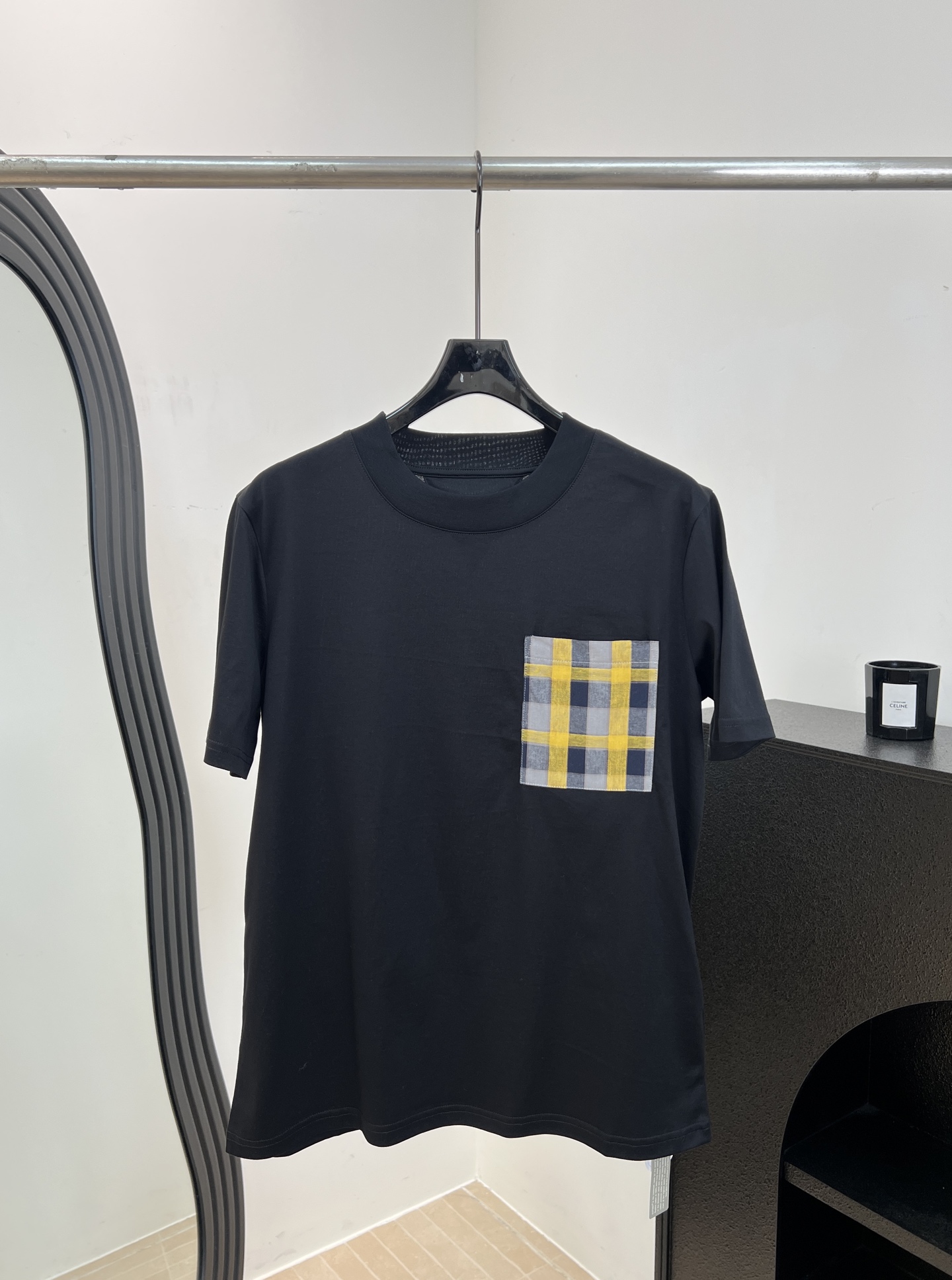 NO:878582,BV spring and summer new plaid chest pocket short-sleeved T-shirt, made of pure cotton fabric, red, blue and beige plaid pocket design on the chest, simple and detailed, loose fit, size S M L,,bottega veneta,T-shirt,tees,t-shirt,19860909BV 春夏新款 格纹胸口口袋短袖T恤、采用纯棉面料、胸前红蓝米色格纹口袋设计、简约又有细节感子、宽松版型 码数S M L,,bottega veneta,T-shirt,tees，t-shirt,,Women's clothing