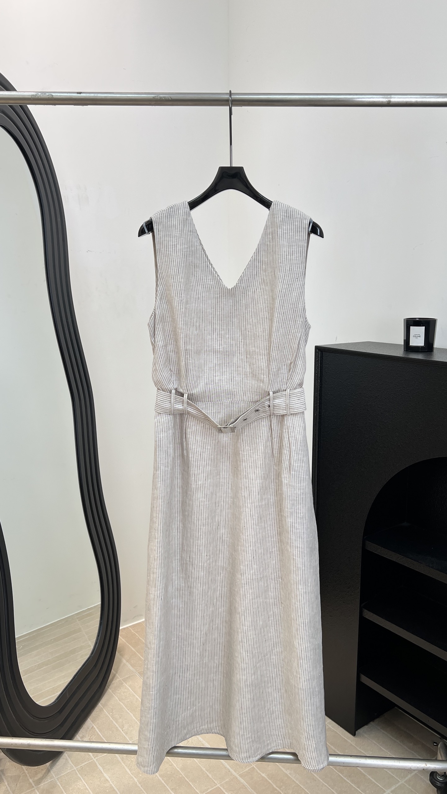 NO:878584,BC spring and summer new linen V-neck waist dress, made of imported linen, waist strap design to modify the figure, elegant, casual fit, size M L,,skirts,19860909BC 春夏新款 亚麻V领收腰连衣裙、采用进口亚麻、收腰绑带设计修饰身形又优雅、休闲版型 码数M L,,skirts,,Women's clothing