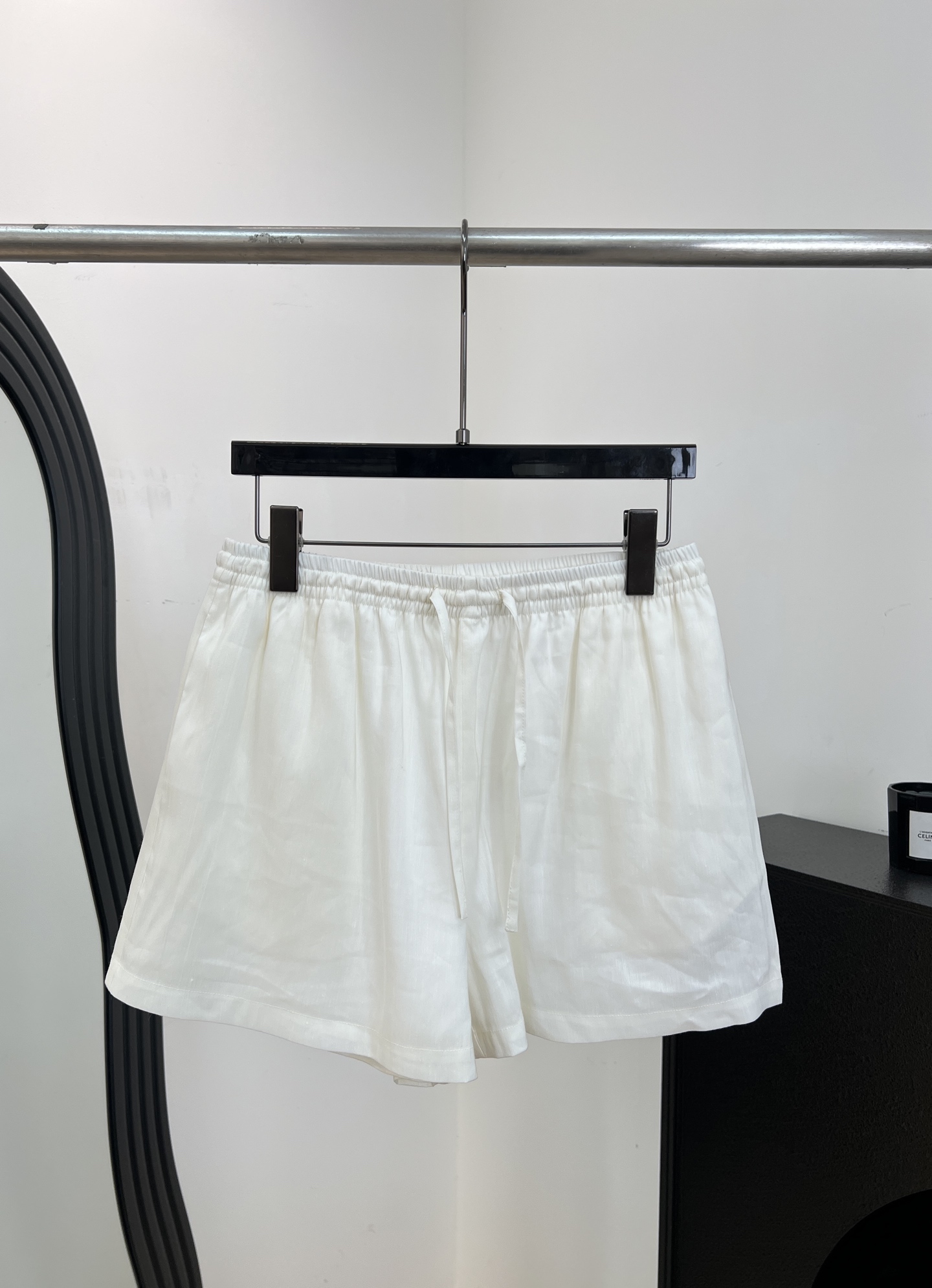 NO:878583,The Ro* new spring and summer Tencel linen shorts, made of linen Tencel blend, feel smooth, light, breathable, quick-drying and comfortable, elastic drawstring design, good drape, lined, casual fit, size S M L,,shorts,19860909The Ro* 春夏新款 天丝亚麻短裤、采用亚麻天丝混纺手感爽滑、轻薄透气速干又舒适、松紧抽绳设计、垂坠感好、有内衬、休闲版型 码数S M L,,shorts,,Women's clothing