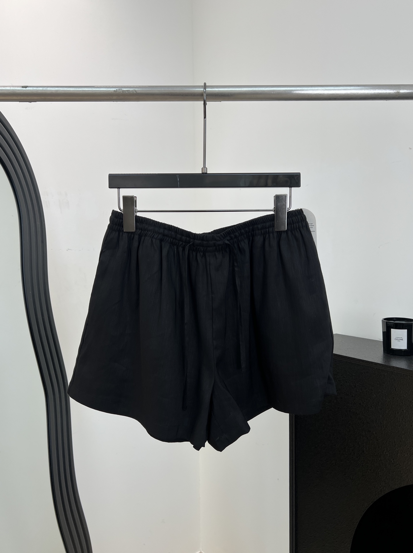 NO:842722,The Ro* new spring and summer Tencel linen shorts, made of linen Tencel blend, feel smooth, light, breathable, quick-drying and comfortable, elastic drawstring design, good drape, lined, casual fit, size S M L,,shorts,19860909The Ro* 春夏新款 天丝亚麻短裤、采用亚麻天丝混纺手感爽滑、轻薄透气速干又舒适、松紧抽绳设计、垂坠感好、有内衬、休闲版型 码数S M L,,shorts,,Women's clothing