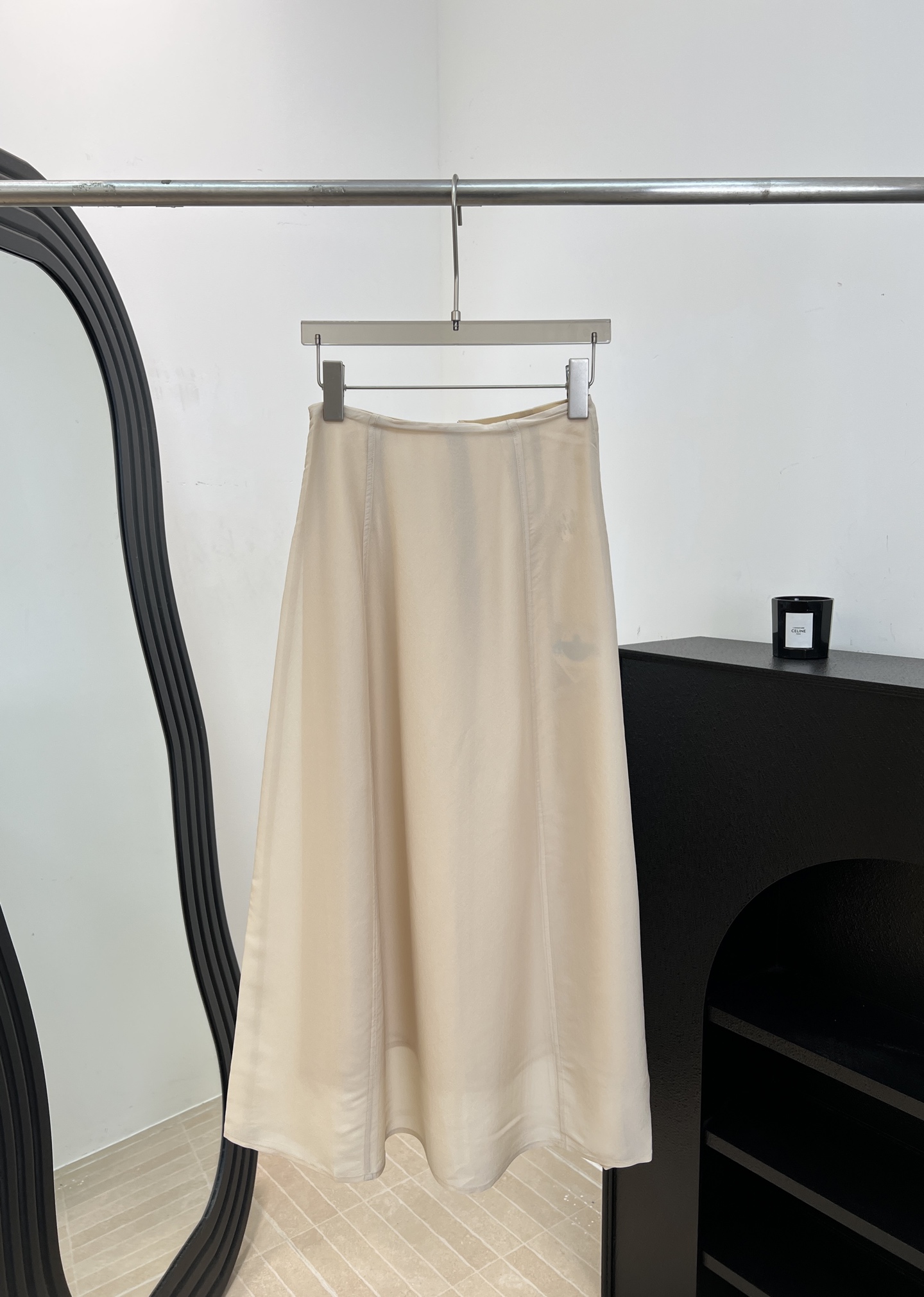 NO:842739,THEORY new spring and summer solid color casual A-line skirt, made of mulberry silk mixed fabric, naturally curved skirt, high waist design to modify the waistline, lined, casual fit, size S M L,,skirts,19860909THEORY 春夏新款 纯色休闲A字半身裙、采用桑蚕丝混面料、裙摆自然弧形、高腰设计修饰腰线、有内衬、休闲版型 码数S M L,,skirts,,Women's clothing