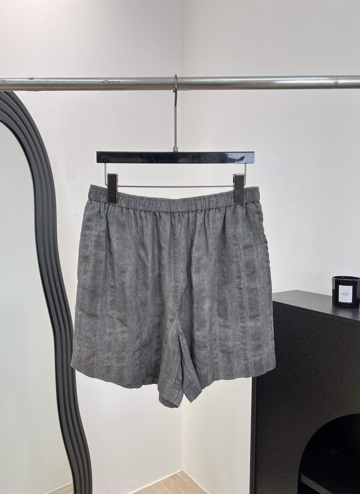 NO:842734,French niche brand, new spring and summer style, linen striped shorts, light khaki color + natural texture, elastic waist design, stripes with grid design, casual fit, size S M L,,shorts,19860909法国小众品牌 春夏新款 亚麻材质条纹短裤、浅卡其色+自然肌理、松紧腰设计、条纹有网格设计、休闲版型 码数S M L,,shorts,,Women's clothing