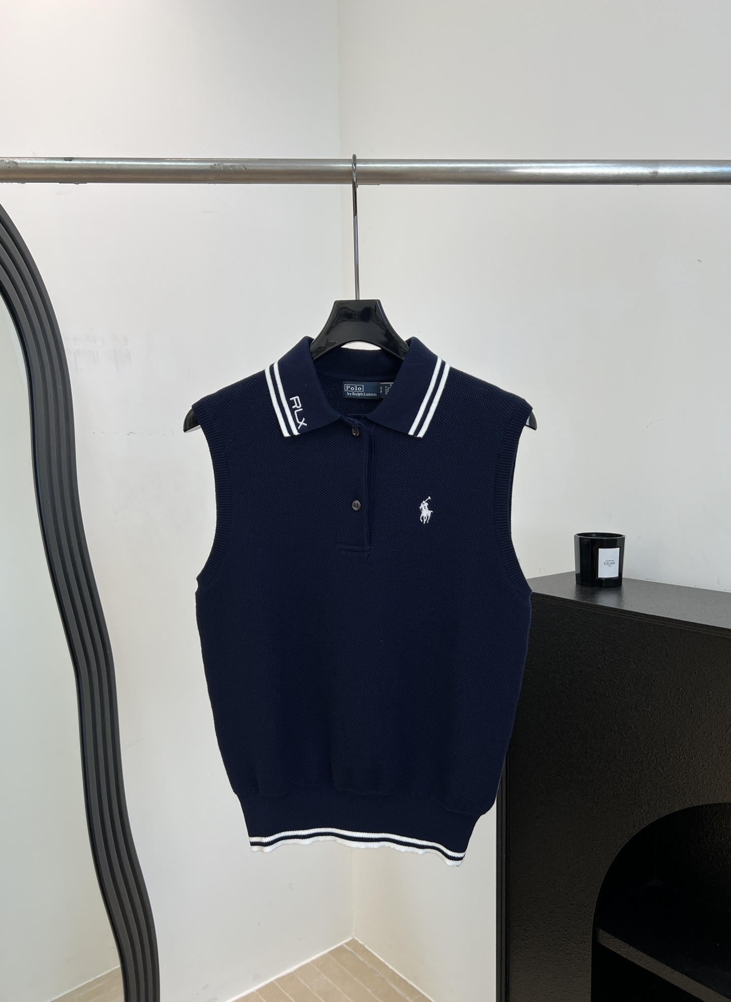 NO:844265,A set of Ralph Laure* Ralph Lauren new spring and summer knitted sleeveless POLO shirt, navy blue with white striped collar and hem, simple and academic, pony embroidery on the chest, casual fit, size S M L,, loro piana,19860909一套出.Ralph Laure* 拉夫劳伦 春夏新款 针织无袖POLO衫、藏青色搭配白色条纹领口和下摆、简约又有学院感、胸前小马刺绣、休闲版型 码数S M L,,loro piana,,Women's clothing