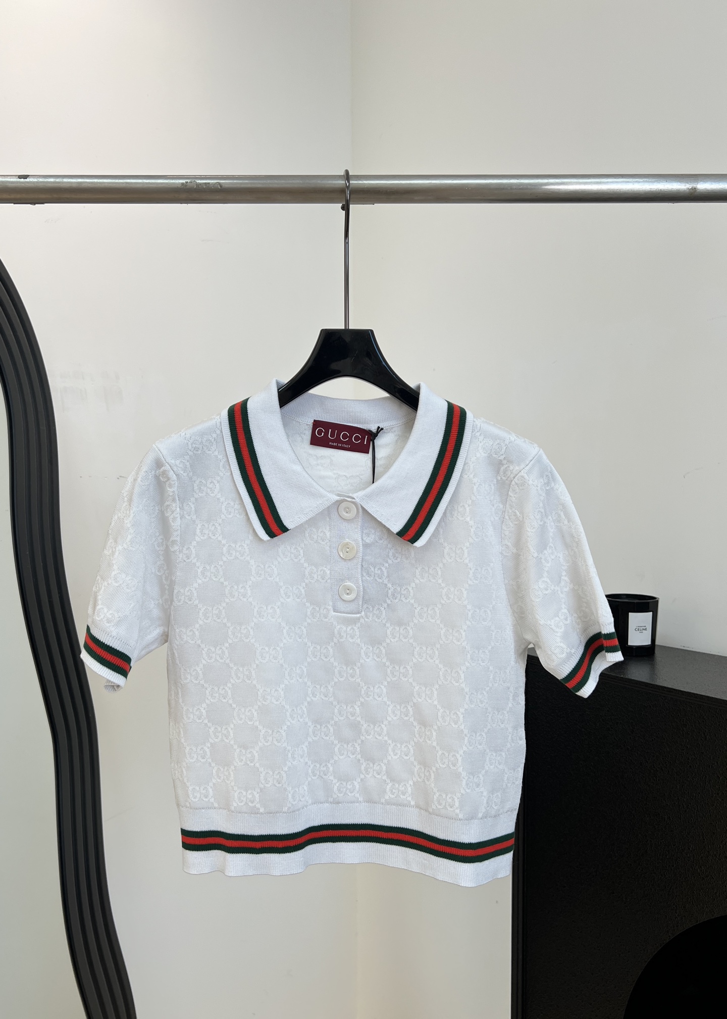 NO:844289,Gucc* new spring and summer style cotton GG jacquard Polo shirt, classic double G jacquard design, green and red web ribbons on the collar, cuffs and hem, three-button placket, casual fit, size S M L,,gucci,19860909Gucc* 春夏新款 棉质GG提花Polo衫、经典双G提花设计、领口、袖口和下摆点缀绿红绿Web织带、三颗纽扣开襟、休闲版型 码数S M L,,gucci,,Women's clothing
