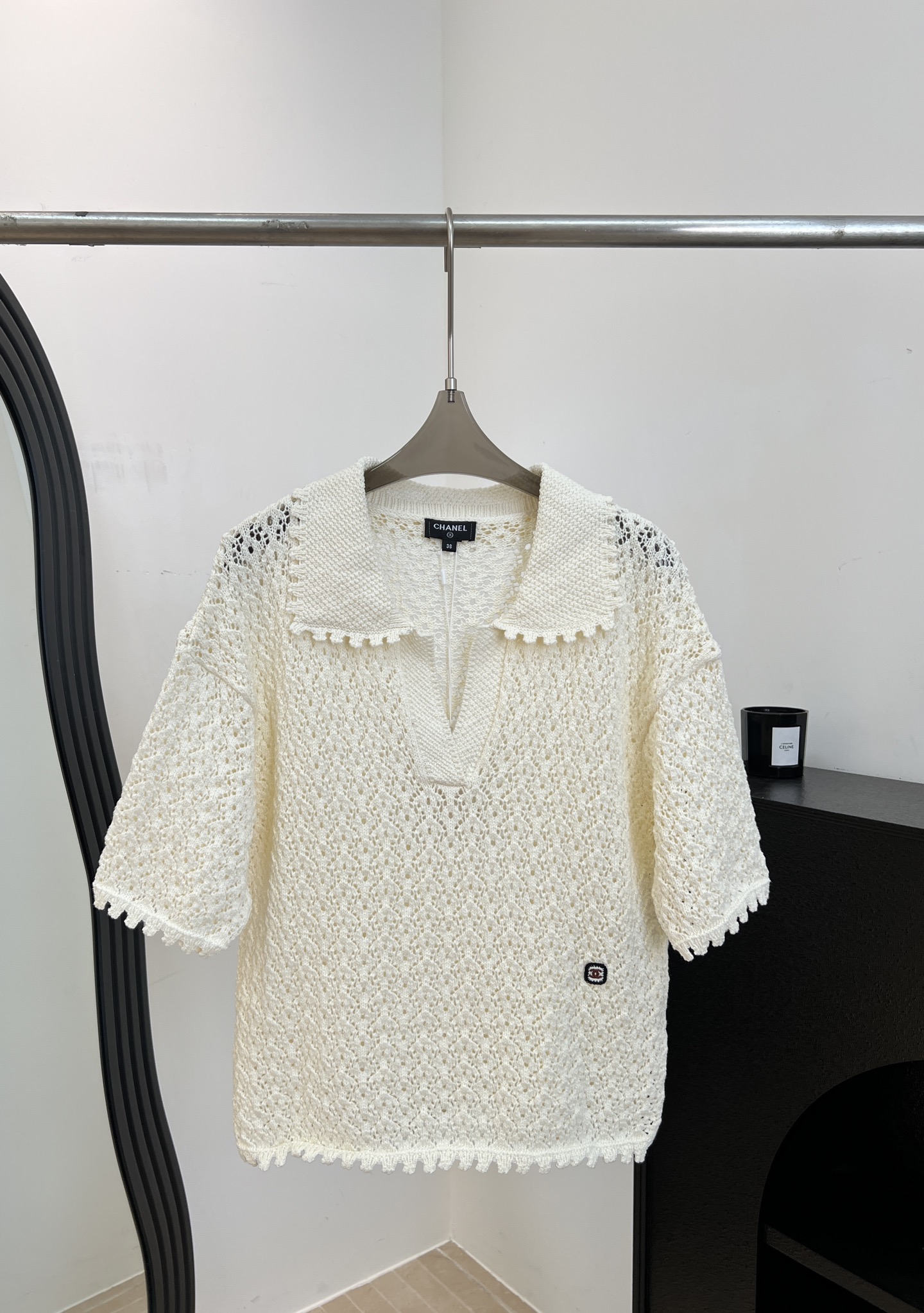NO:844298,Chane* Xiaoxiang spring and summer new crocheted lapel sweater, cream white tone, super gentle, light and breathable, lapel + fringe design, double C logo in the lower left corner, casual fit, size S M L,,chanel,19860909Chane* 小香 春夏新款 钩花翻领针织衫、奶油白色调超温柔轻盈透气、翻领+流苏边设计、左下角双C标志、休闲版型 码数S M L,,chanel,,Women's clothing