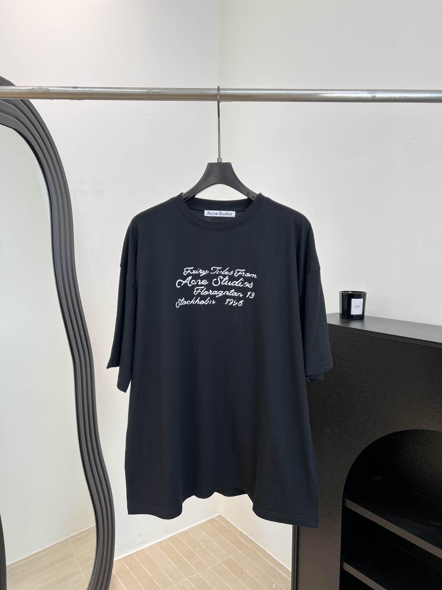 NO:844236,Acne Studio* new spring and summer style handwritten printed T-shirt, pure cotton material is soft and breathable, 'FairyTales From Acne Studios' handwritten flocked letters on the chest, loose fit, size S M L,,acne studios,dior,tees,t-shirt,19860909Acne Studio* 春夏新款 手写体印花T恤、纯棉材质柔软透气、胸前“FairyTales From Acne Studios”手写体植绒字母、宽松版型 码数S M L,,acne studios,dior,tees，t-shirt,,Women's clothing