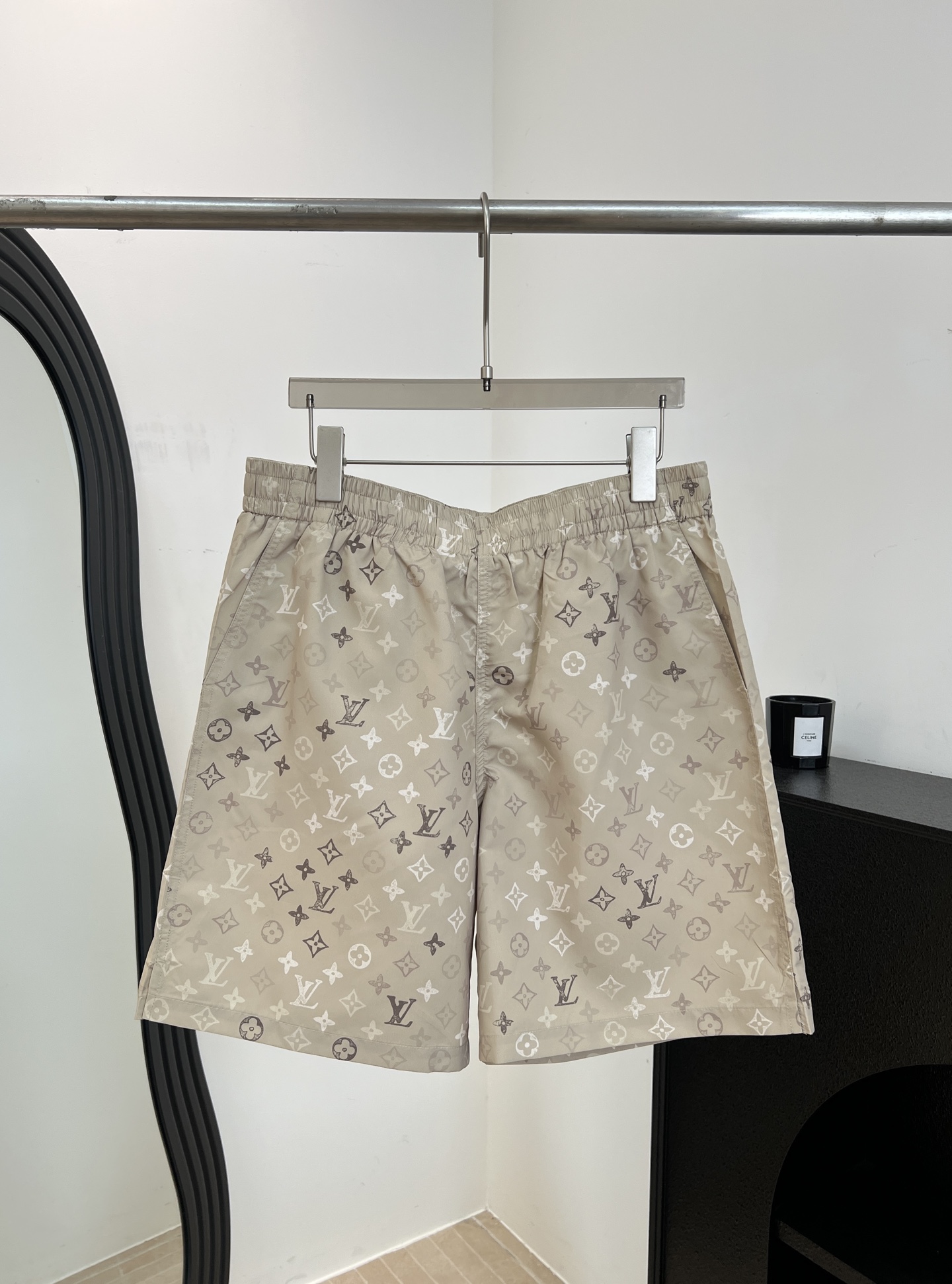 NO:905999,Men's LouisVuitto* Louis spring and summer new style Monogram printed shorts, classic presbyopic pattern, elastic waist design, full printed Monogram pattern, casual fit, size S M L XL,, louis vuitton, louis vuitton, shorts,19860909男款LouisVuitto* 路易 春夏新款 Monogram印花短裤、经典老花图案、松紧腰设计穿适满印Monogram图案、休闲版型 码数S M L XL,,louis vuitton,louis vuitton,shorts,,Women's clothing